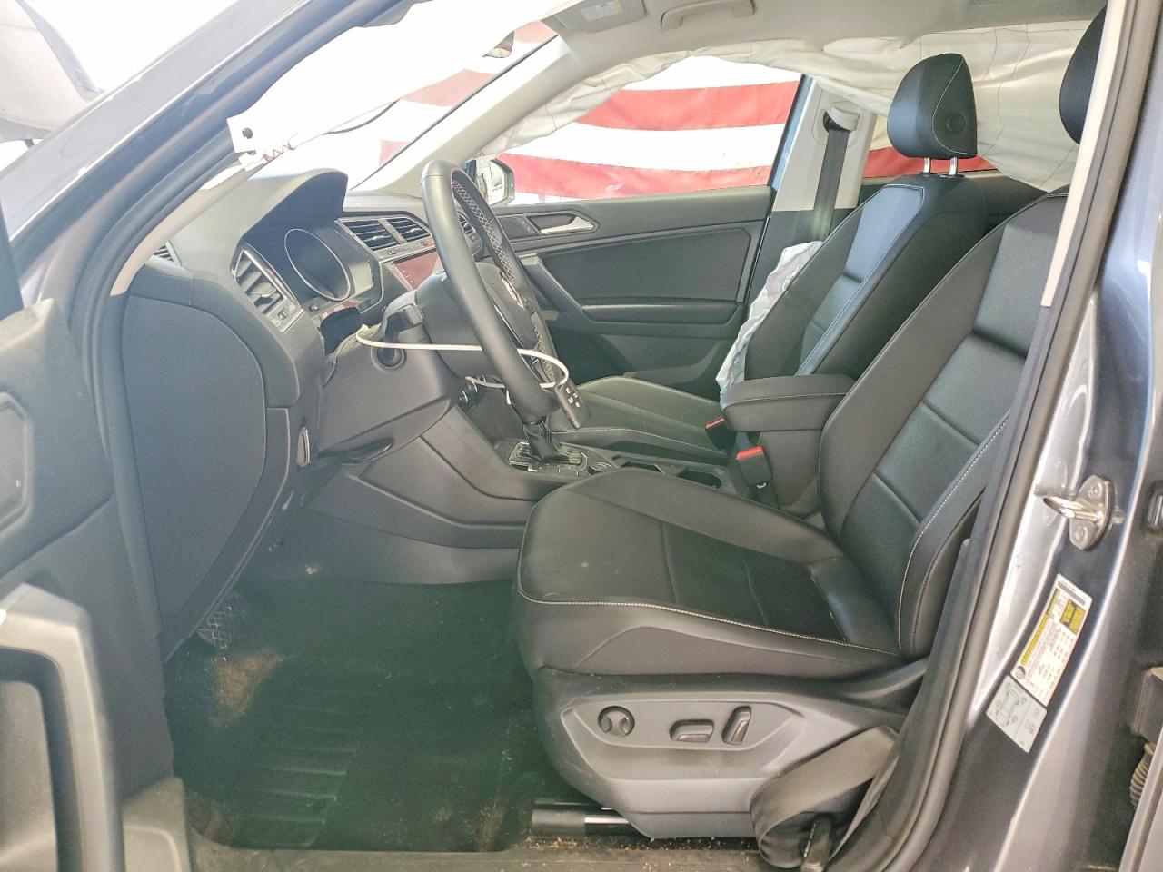 2021 VOLKSWAGEN TIGUAN SE photo 7