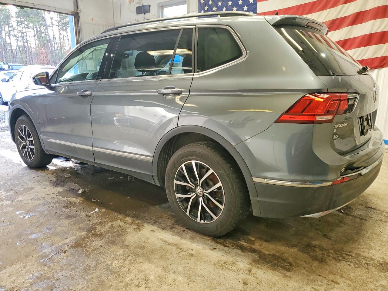 2021 VOLKSWAGEN TIGUAN SE photo 2