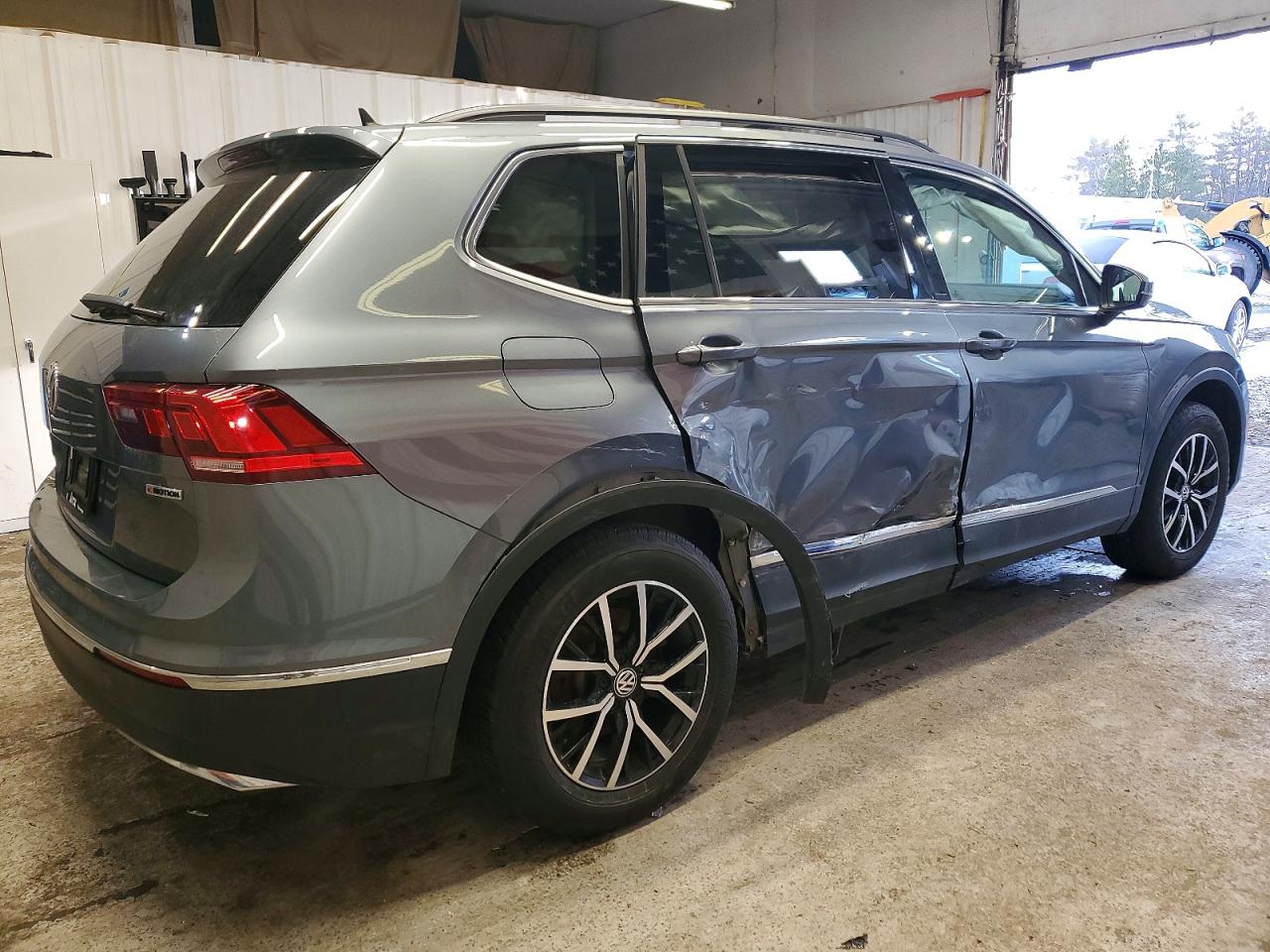 2021 VOLKSWAGEN TIGUAN SE photo 3