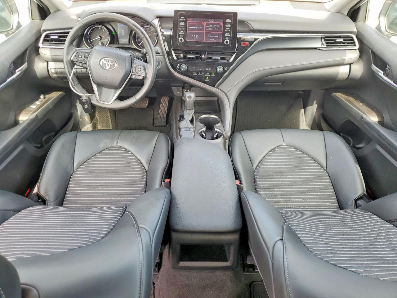 2022 TOYOTA CAMRY SE photo 8