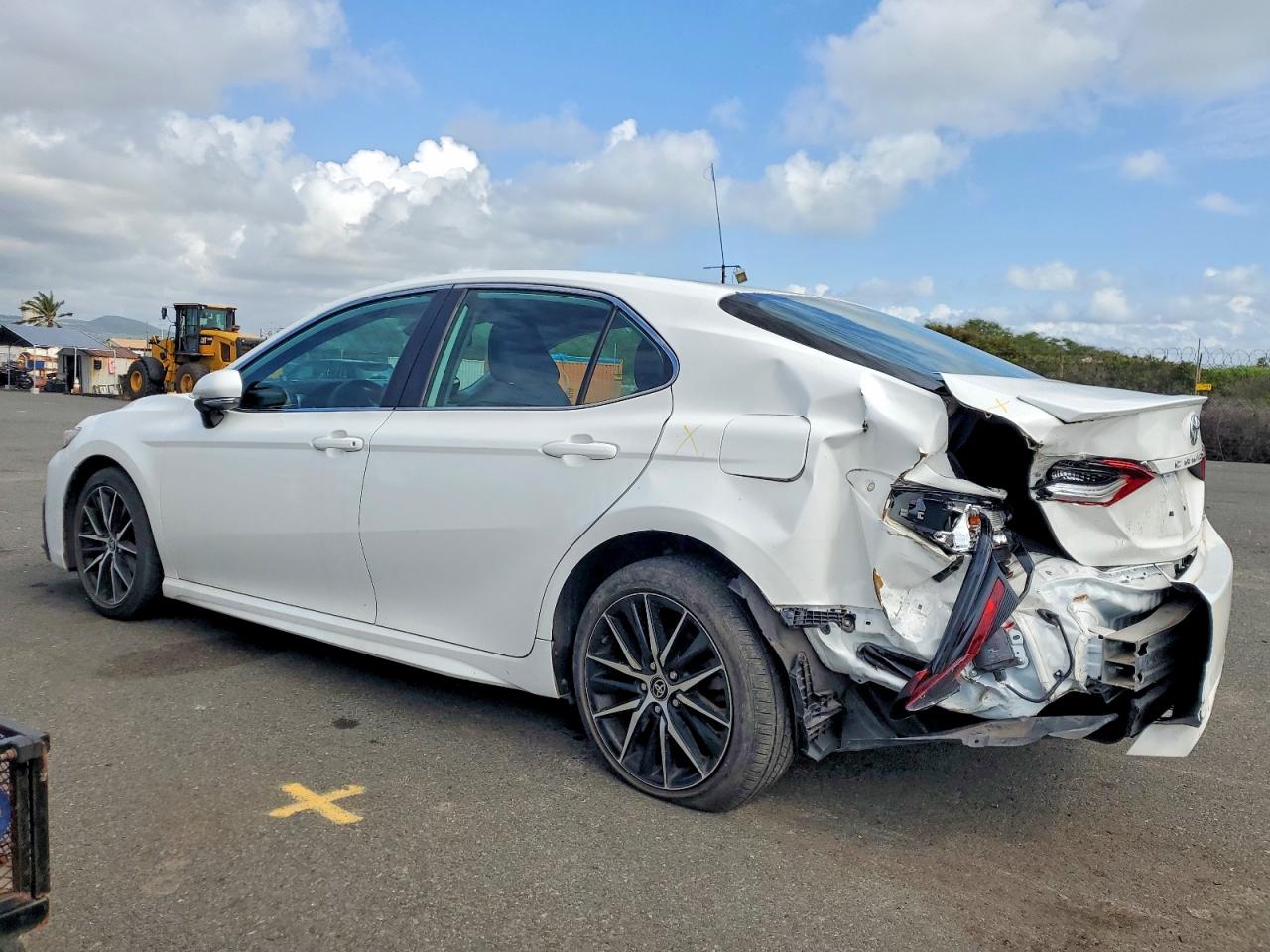2022 TOYOTA CAMRY SE photo 2