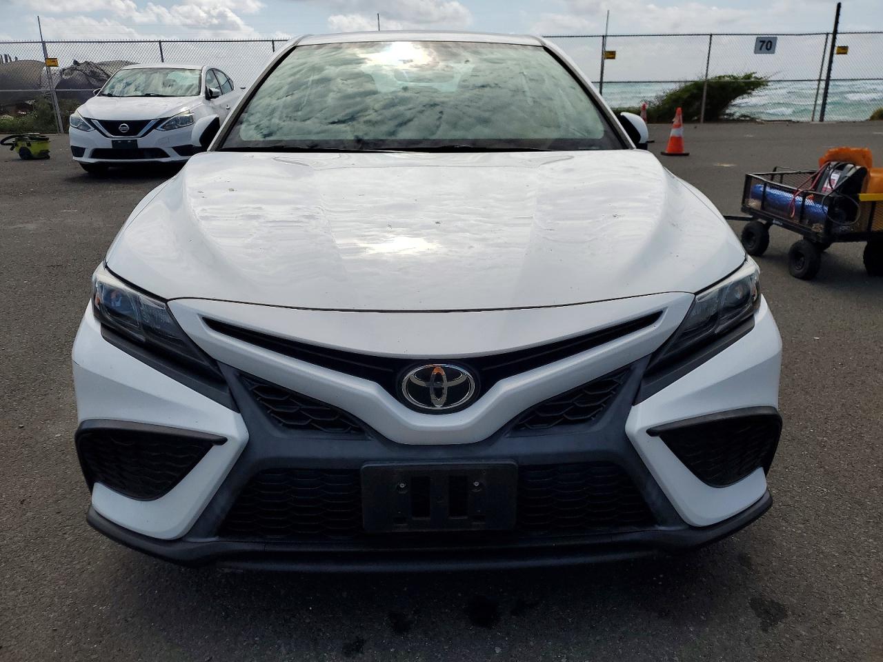 2022 TOYOTA CAMRY SE photo 5