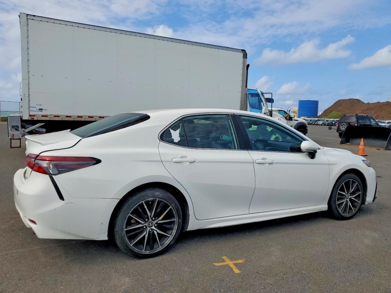 2022 TOYOTA CAMRY SE photo 3