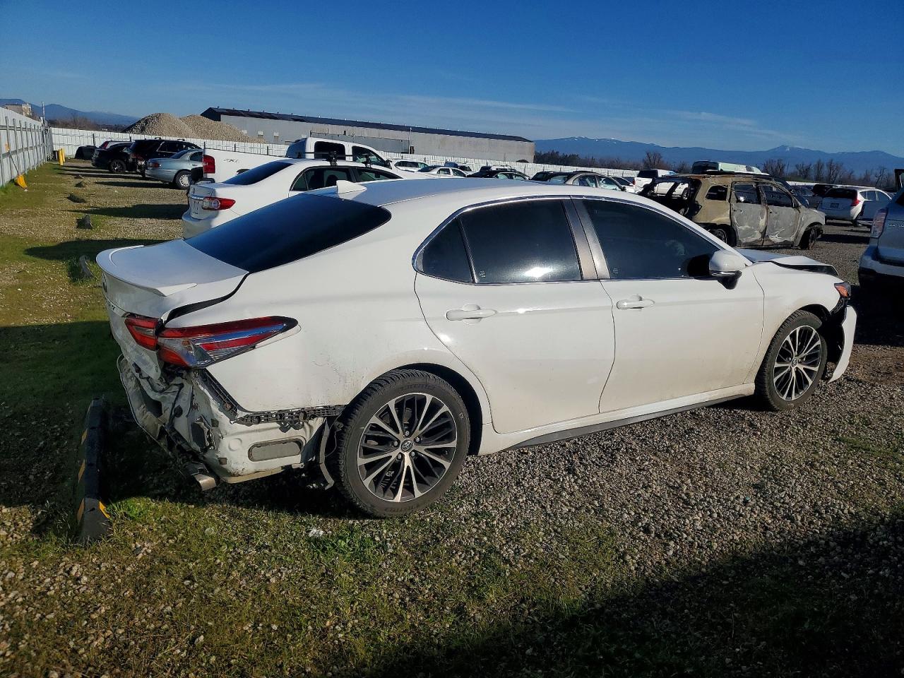 2019 TOYOTA CAMRY L photo 5