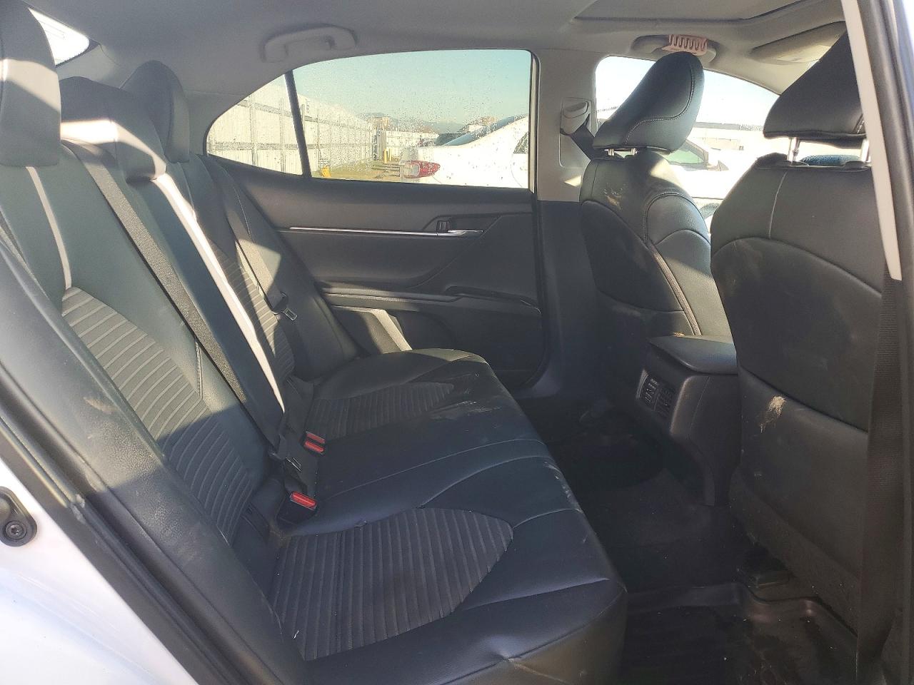 2019 TOYOTA CAMRY L photo 19