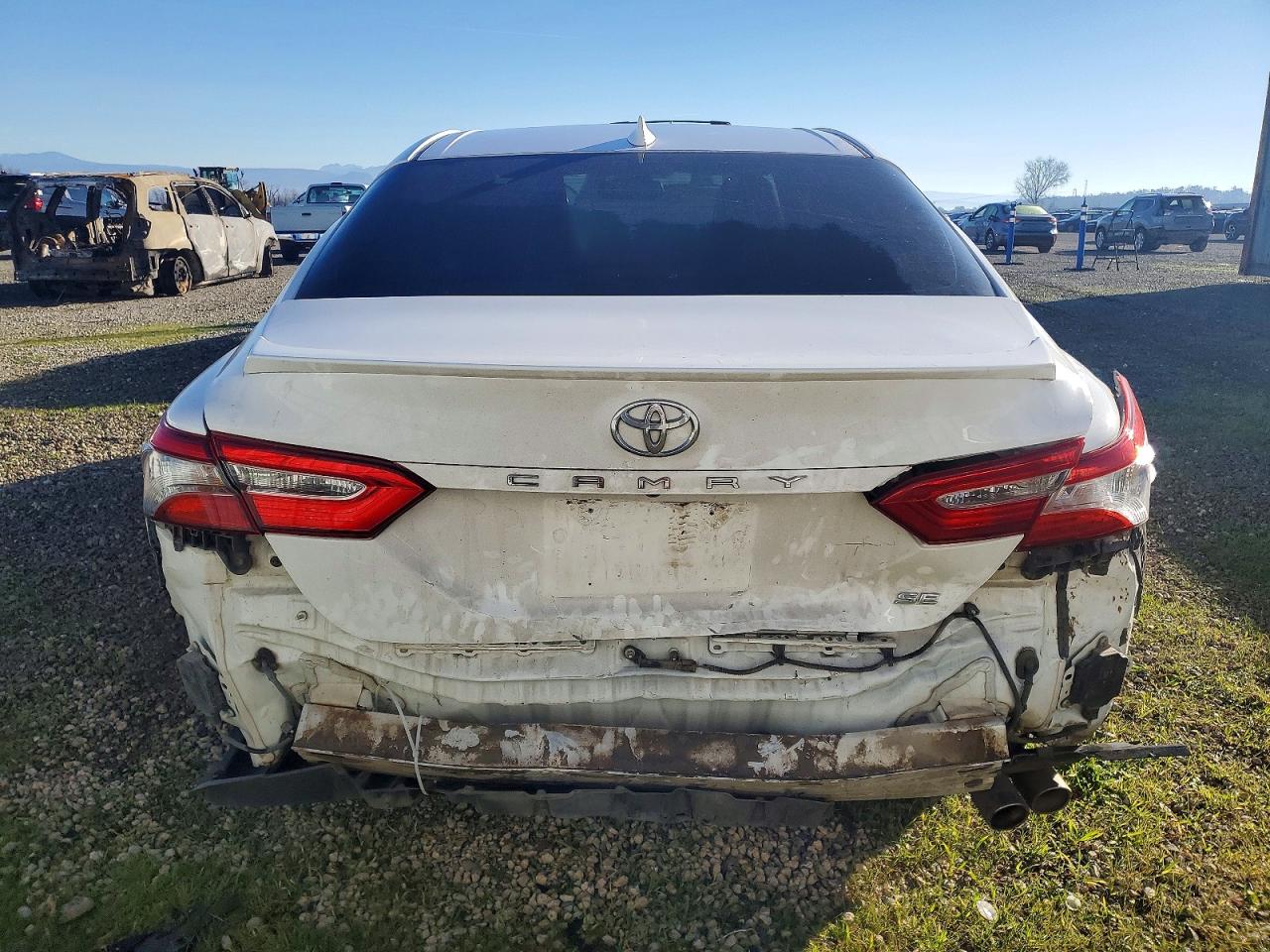 2019 TOYOTA CAMRY L photo 11