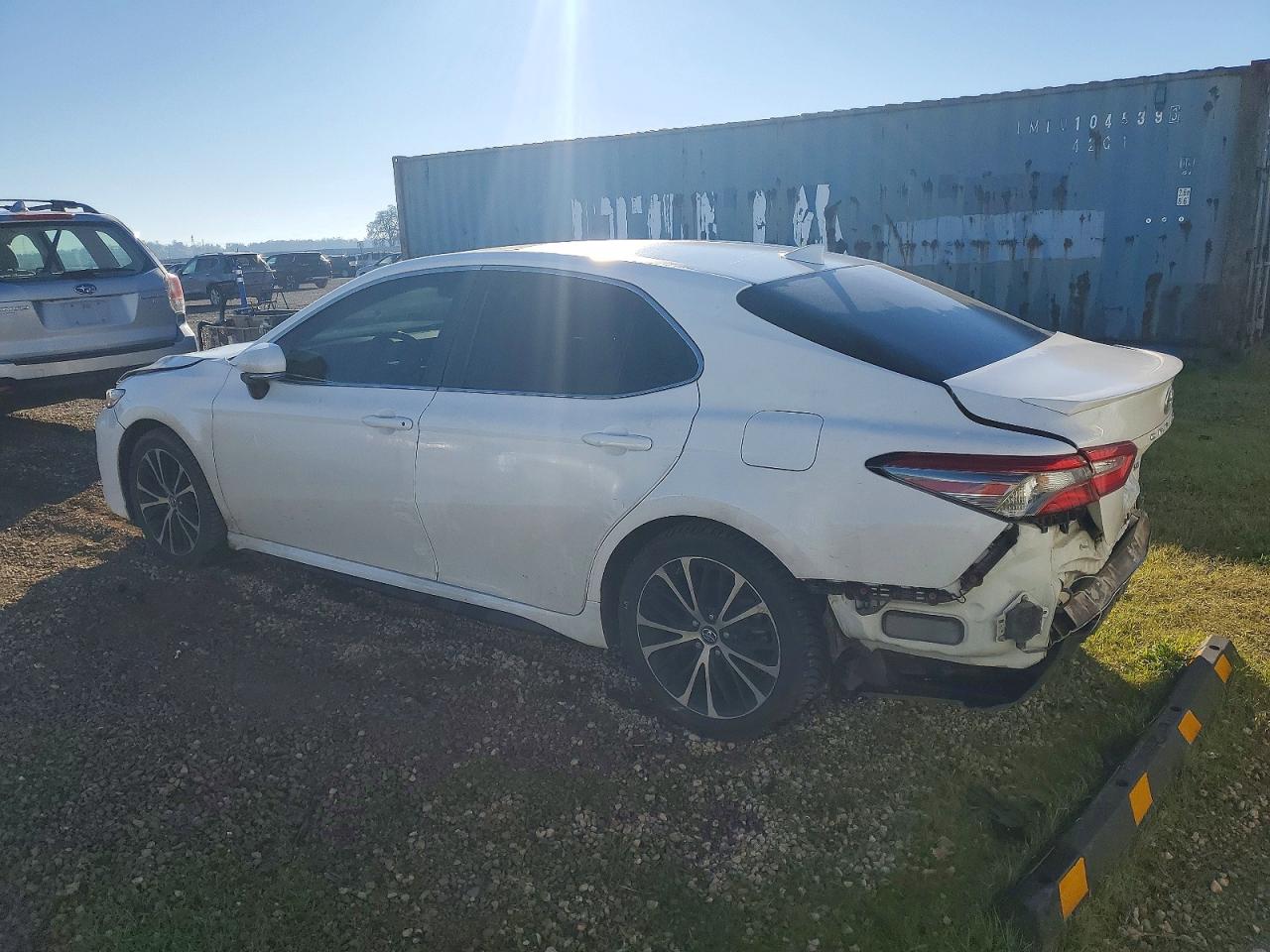 2019 TOYOTA CAMRY L photo 3
