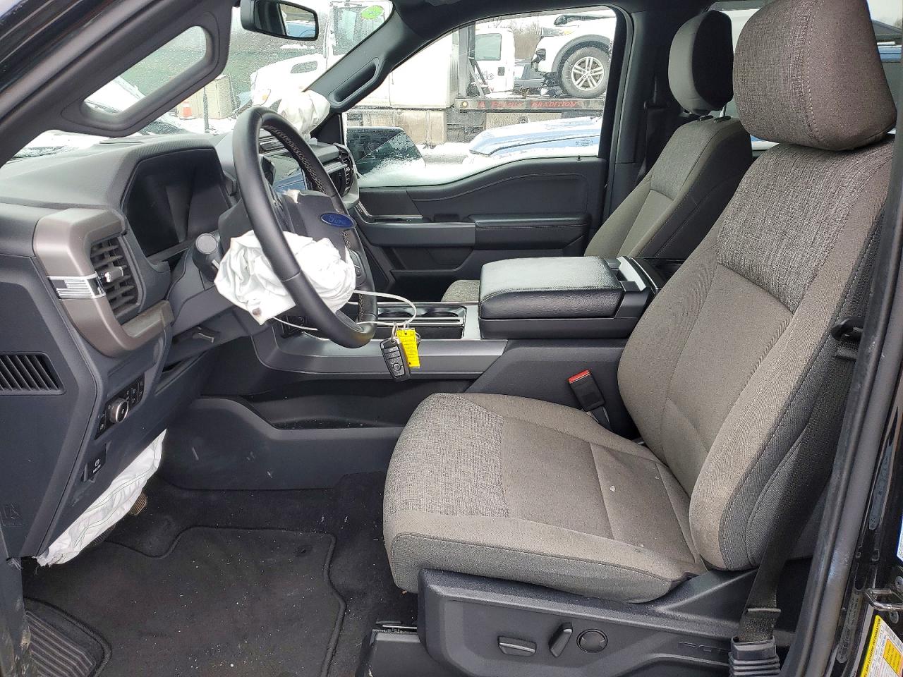 2025 FORD F150 XLT photo 13
