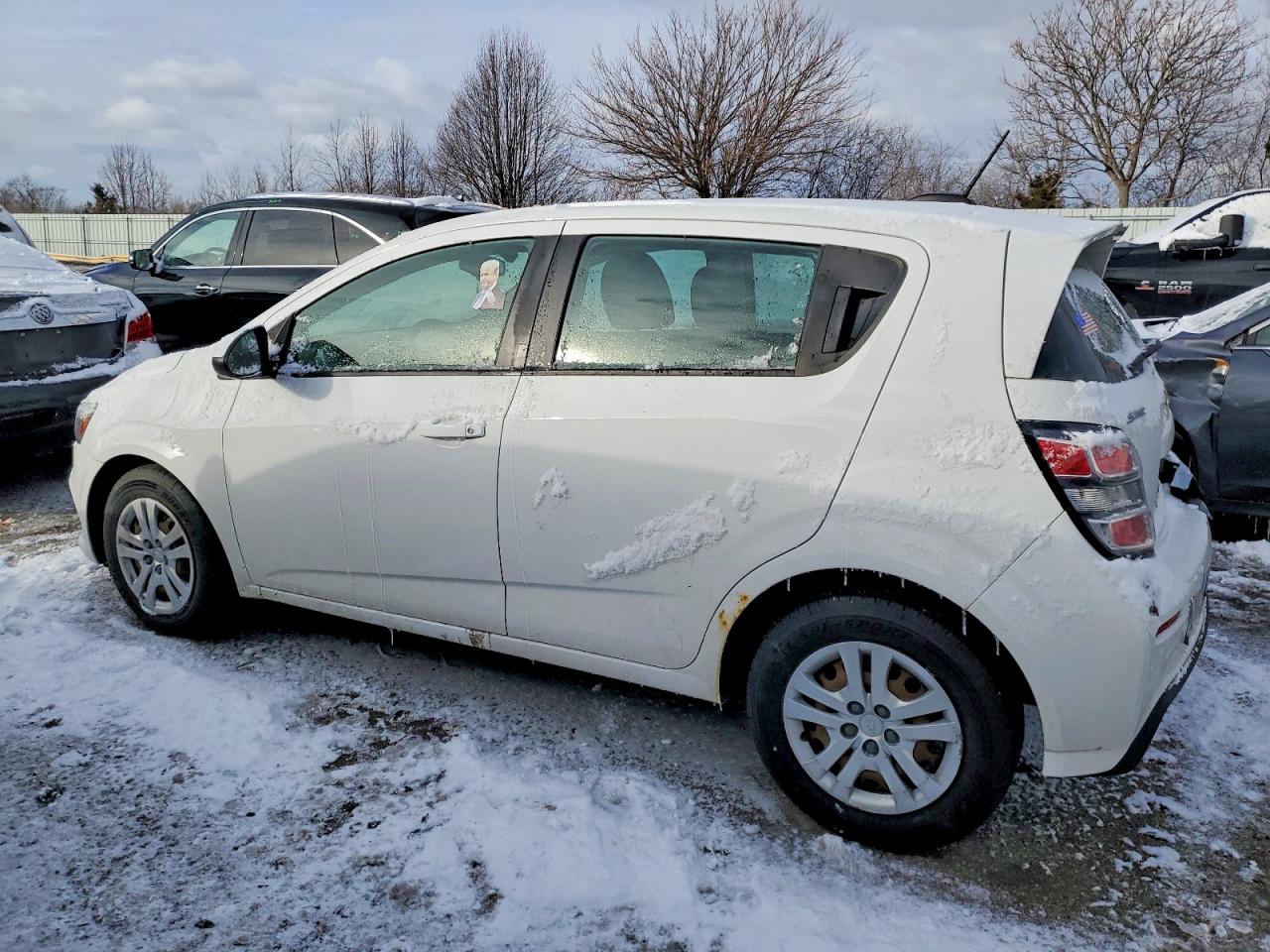 2017 CHEVROLET SONIC photo 4