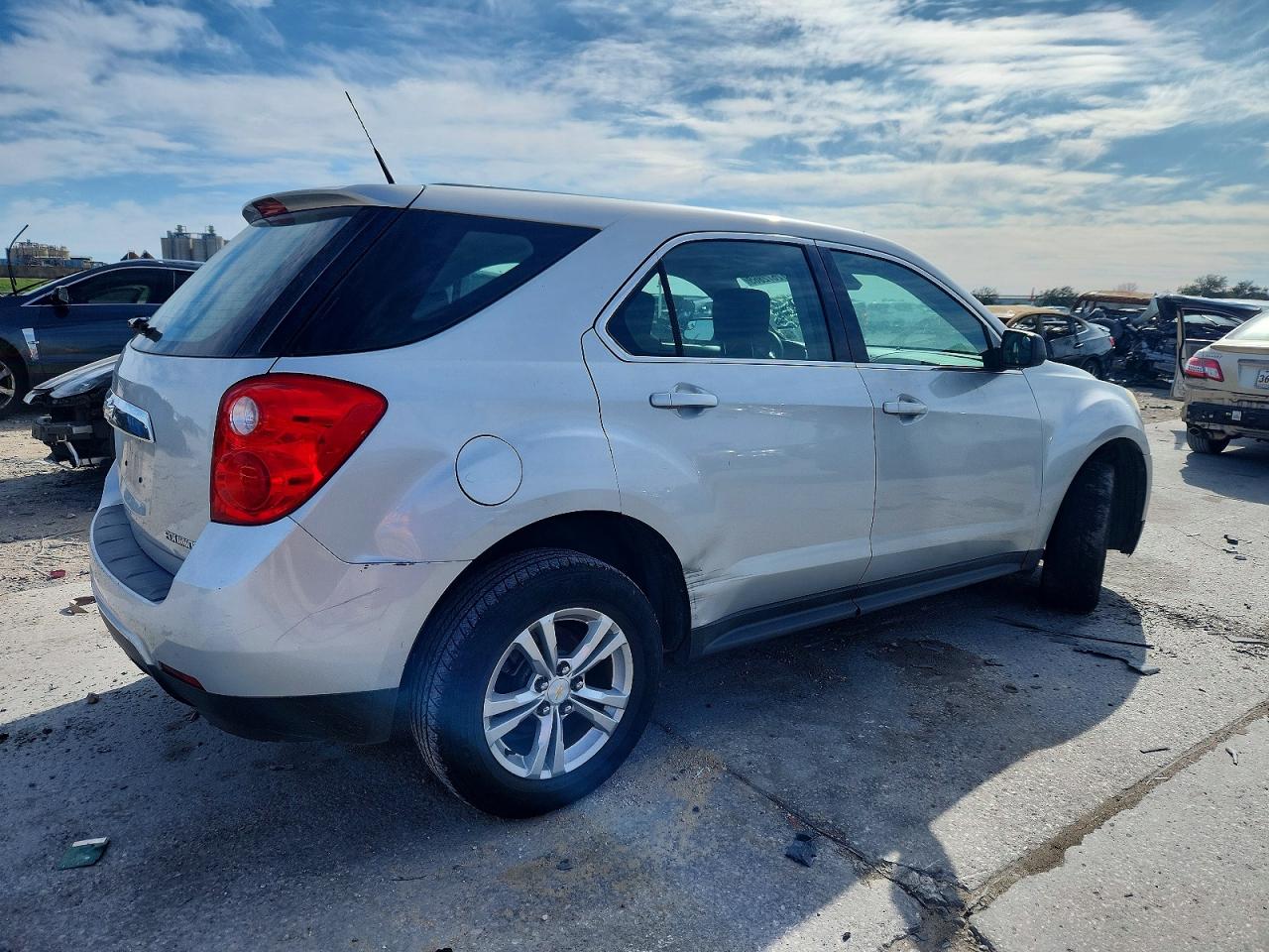 2013 CHEVROLET EQUINOX LS photo 3