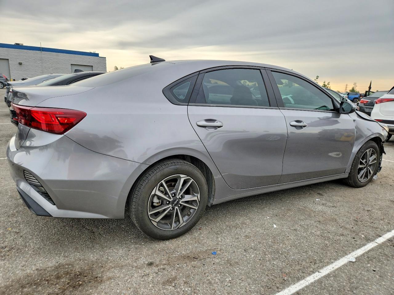 2024 KIA FORTE LX photo 3