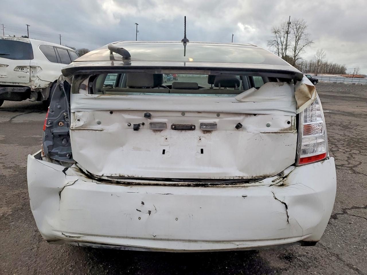 2011 TOYOTA PRIUS photo 16