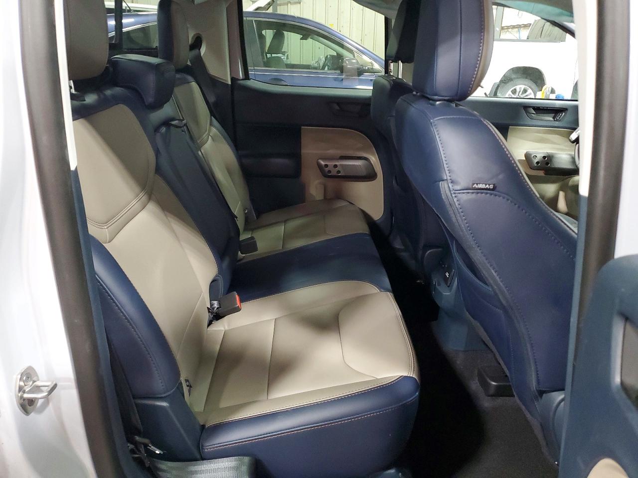2025 FORD MAVERICK LARIAT photo 19