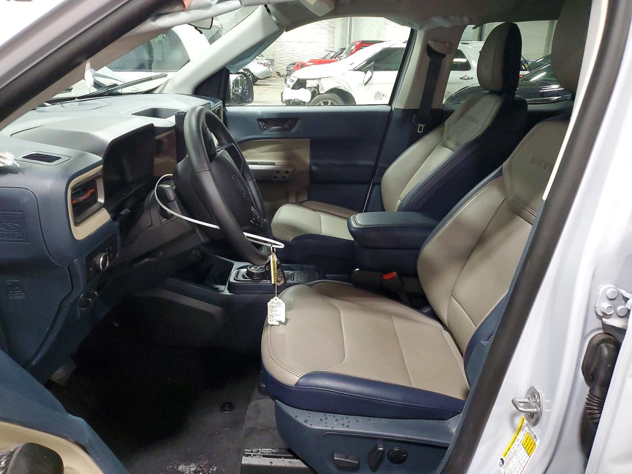 2025 FORD MAVERICK LARIAT photo 13