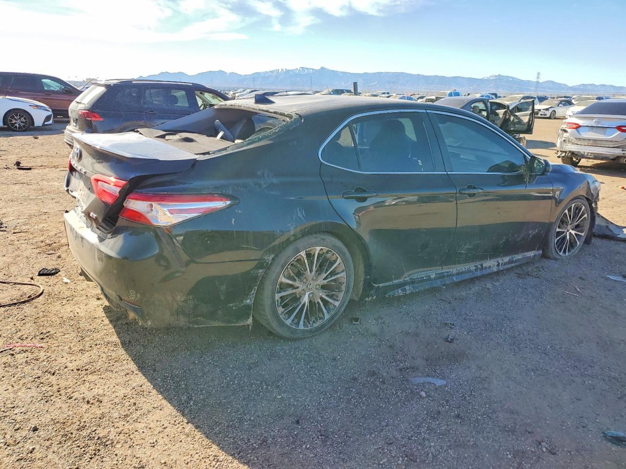 2020 TOYOTA CAMRY SE photo 5