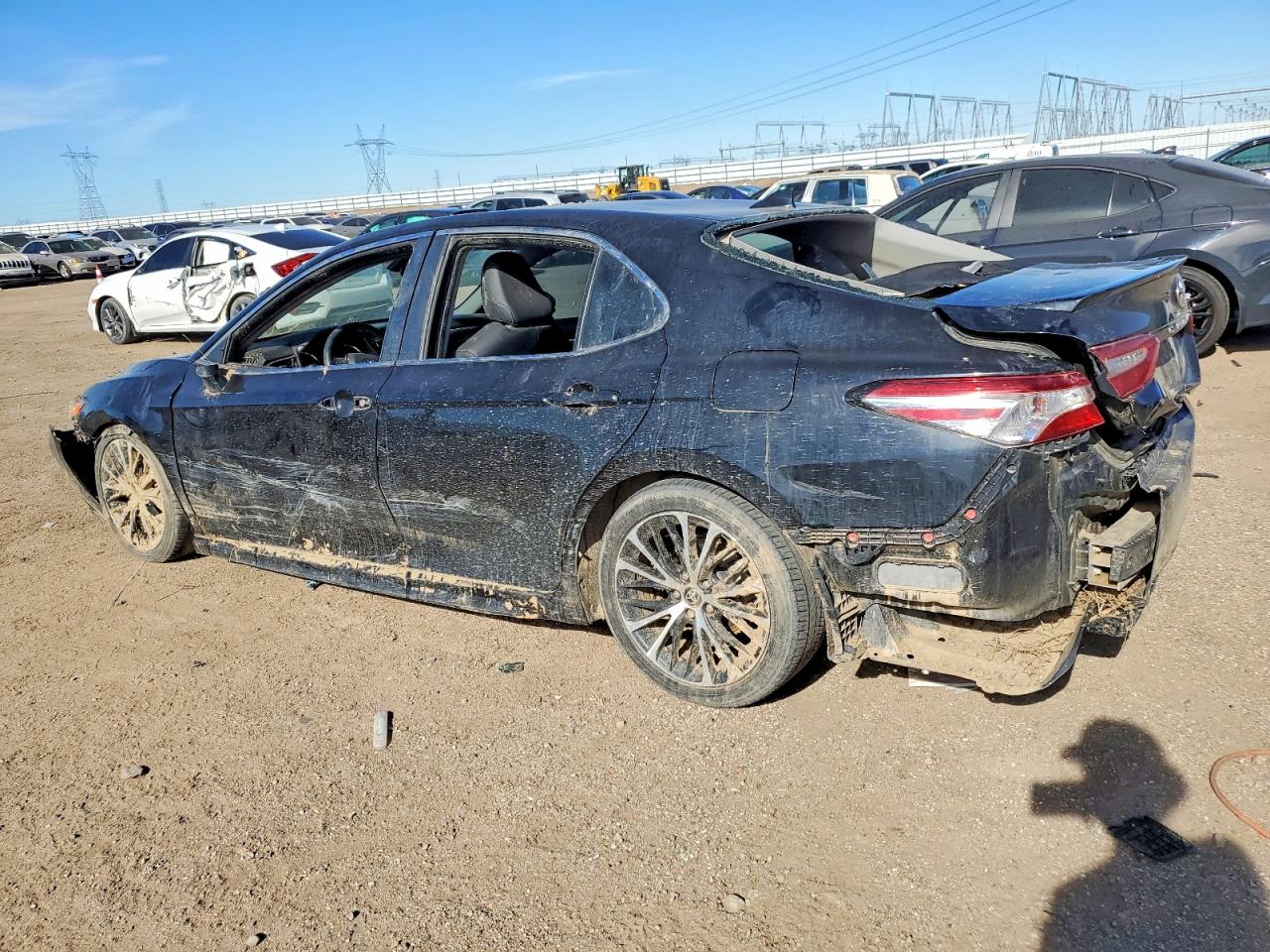 2020 TOYOTA CAMRY SE photo 3