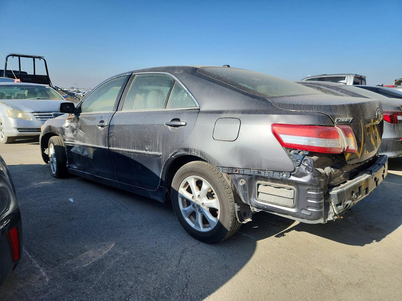 2011 TOYOTA CAMRY BASE photo 3