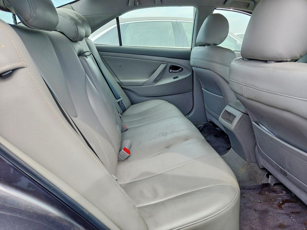 2011 TOYOTA CAMRY BASE photo 19
