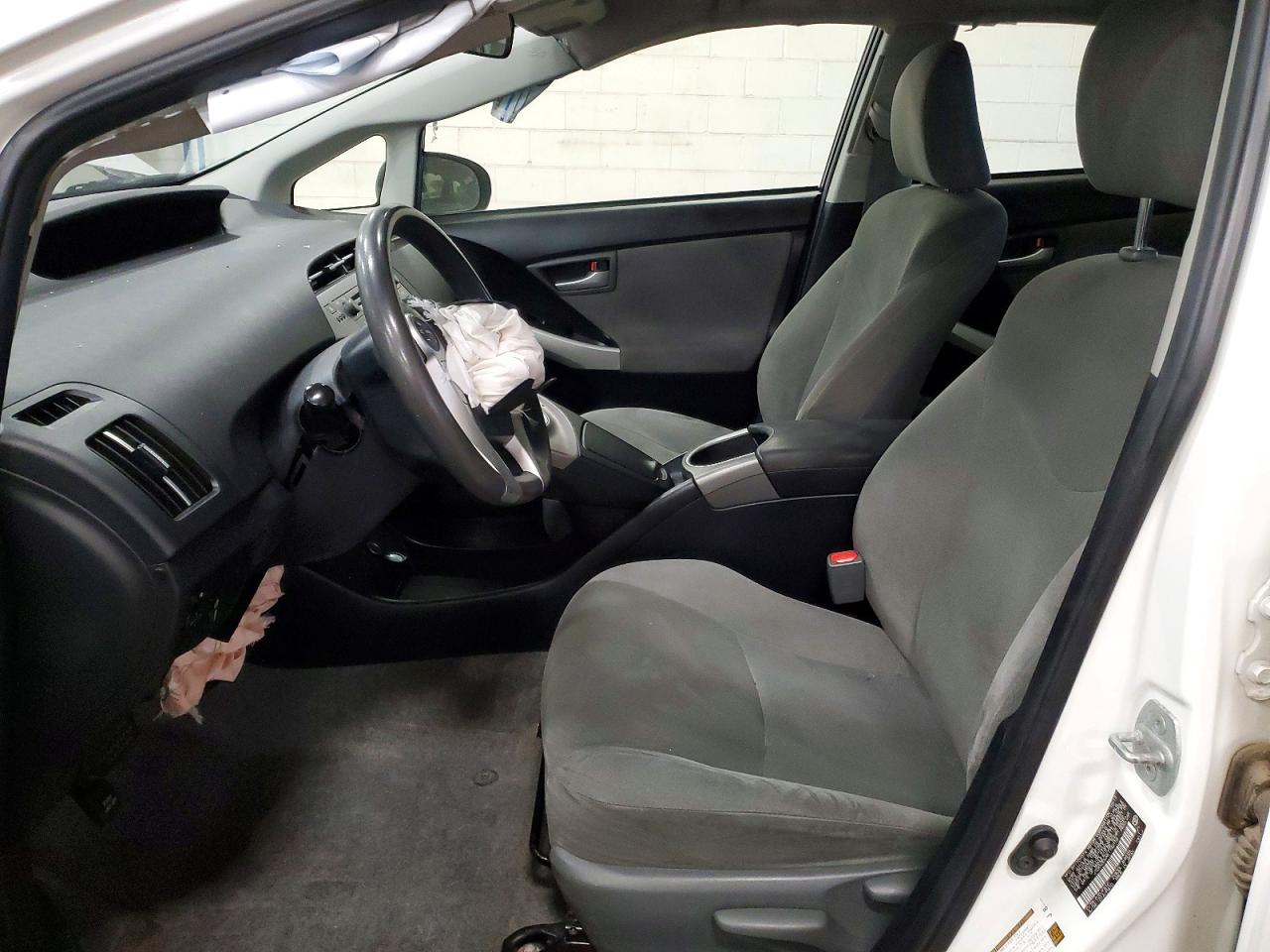 2014 TOYOTA PRIUS photo 13
