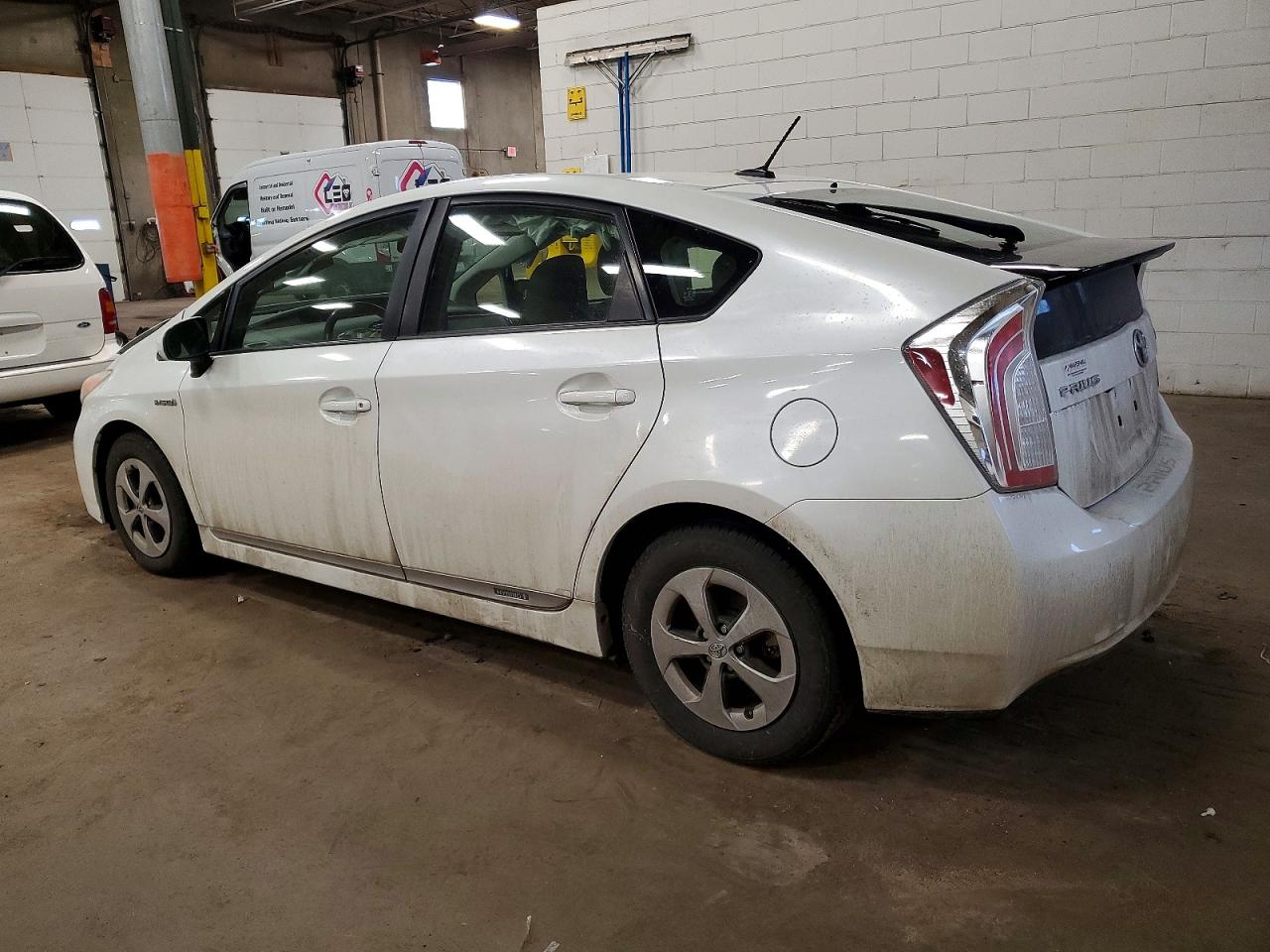 2014 TOYOTA PRIUS photo 3