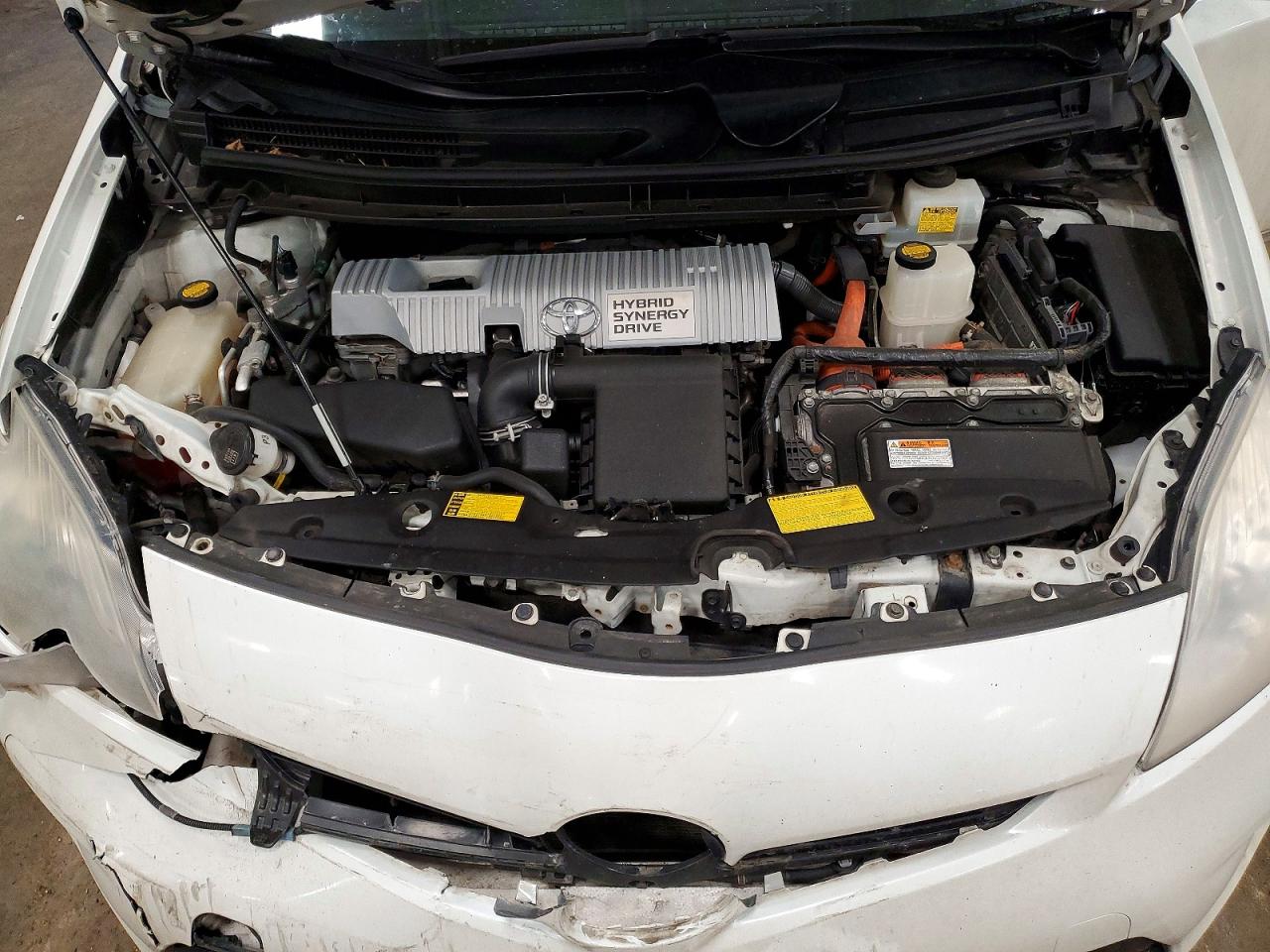 2014 TOYOTA PRIUS photo 21