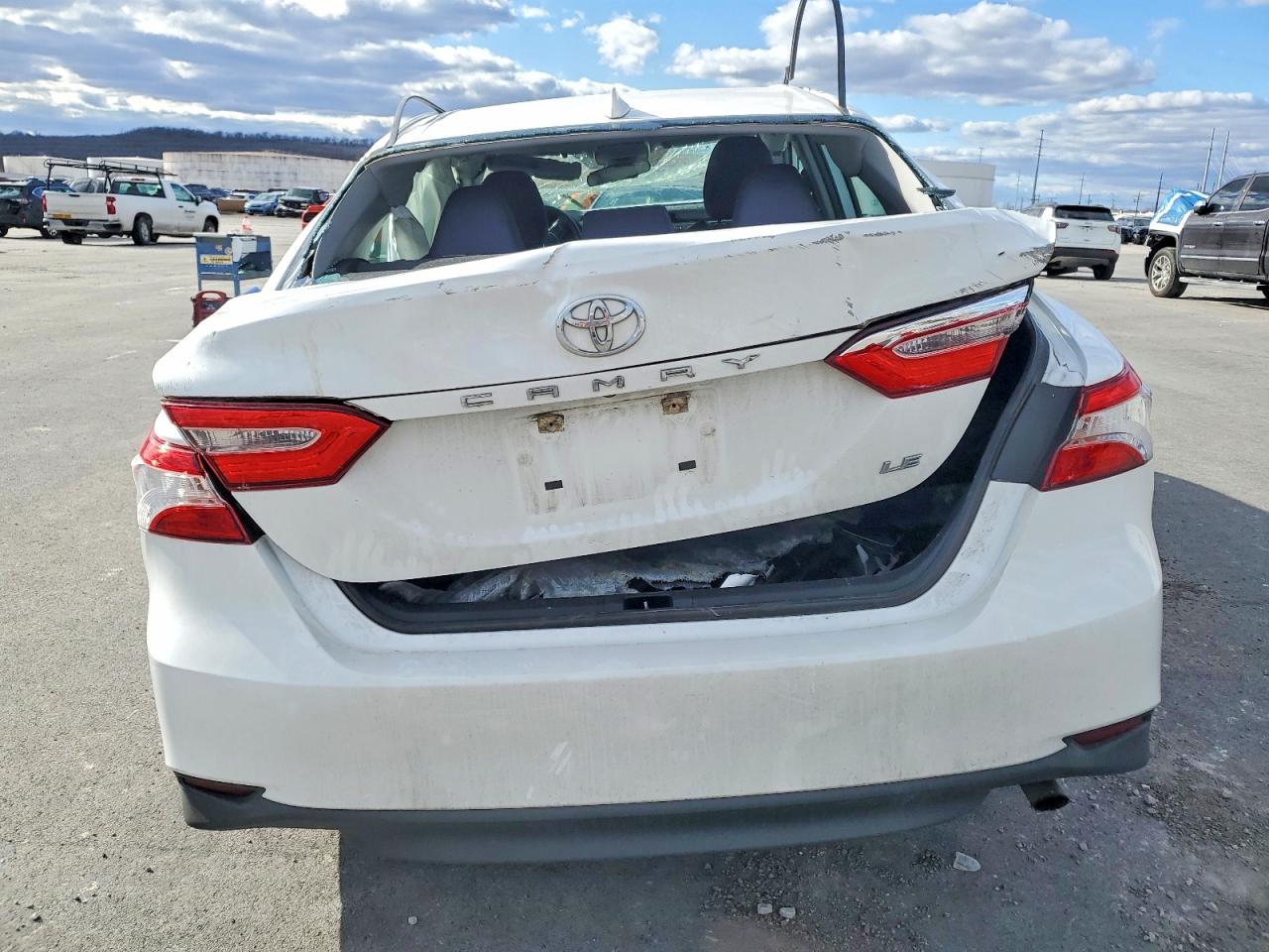 2020 TOYOTA CAMRY LE photo 11