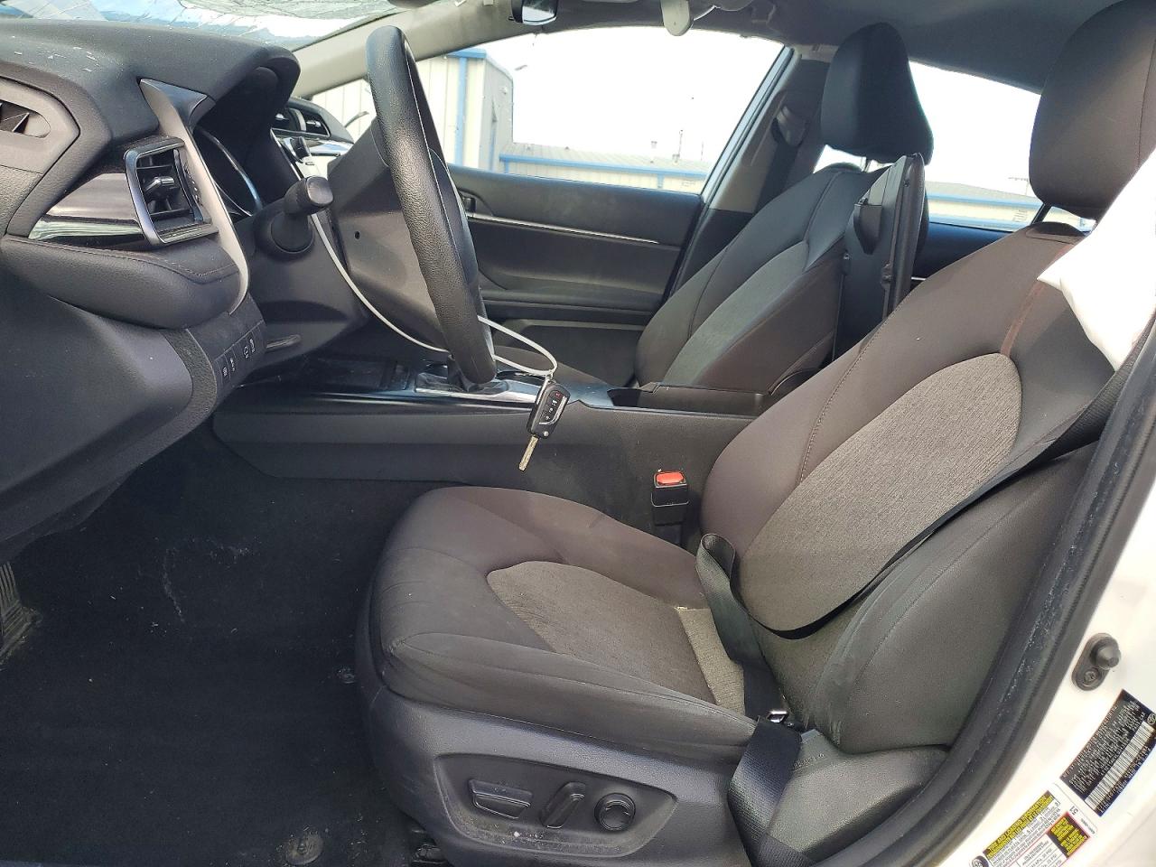 2020 TOYOTA CAMRY LE photo 13