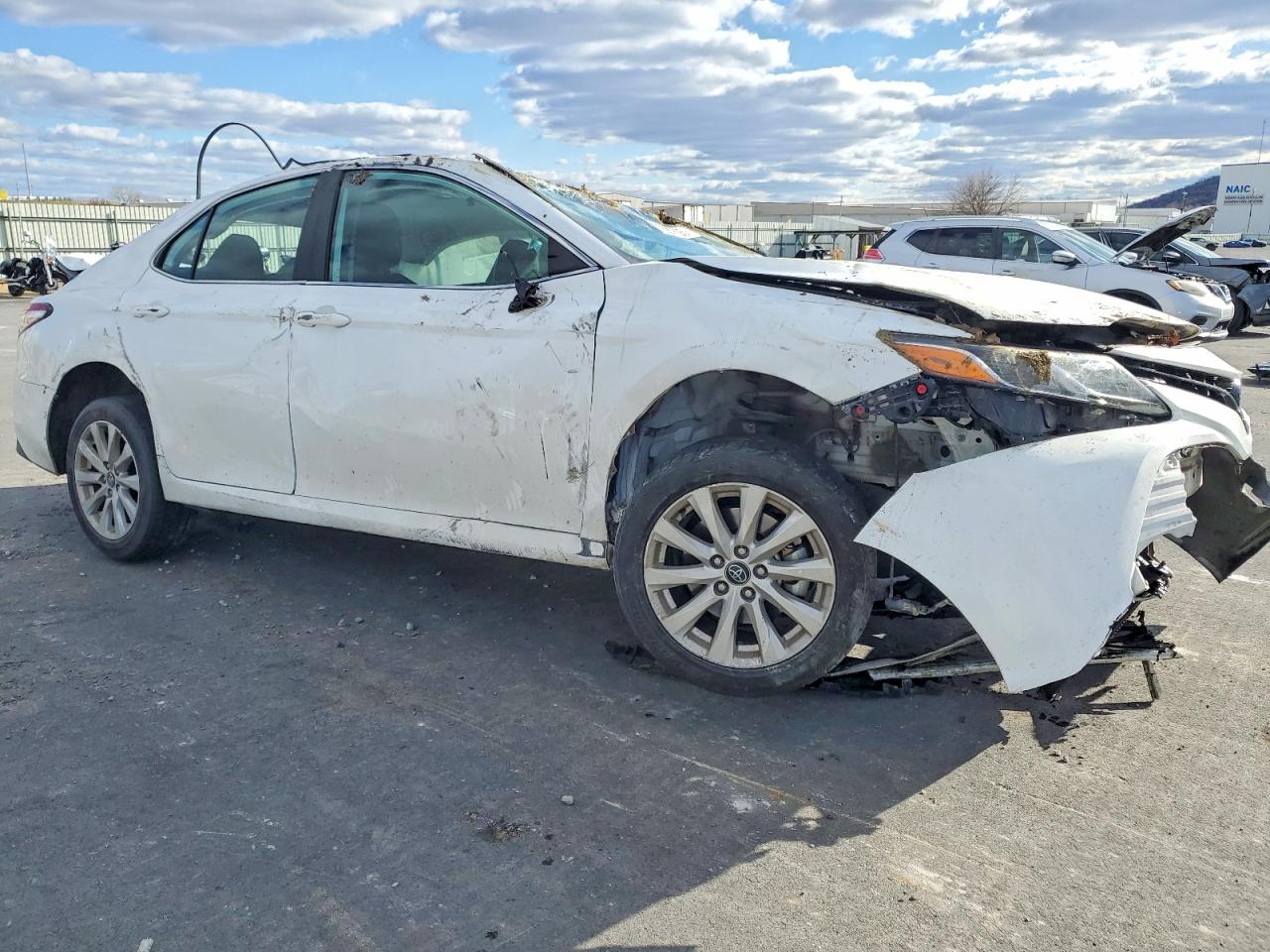 2020 TOYOTA CAMRY LE photo 7