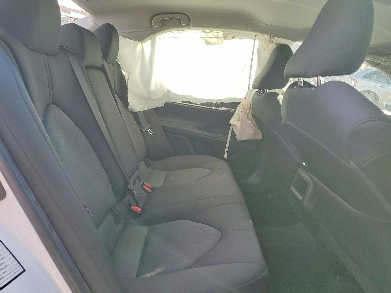 2020 TOYOTA CAMRY LE photo 19