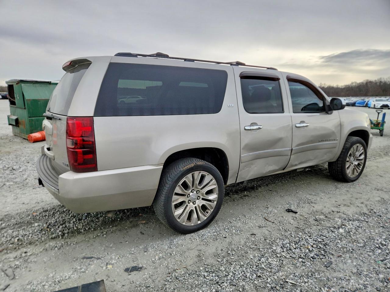 2009 CHEVROLET SUBURBAN K1500 LTZ photo 7