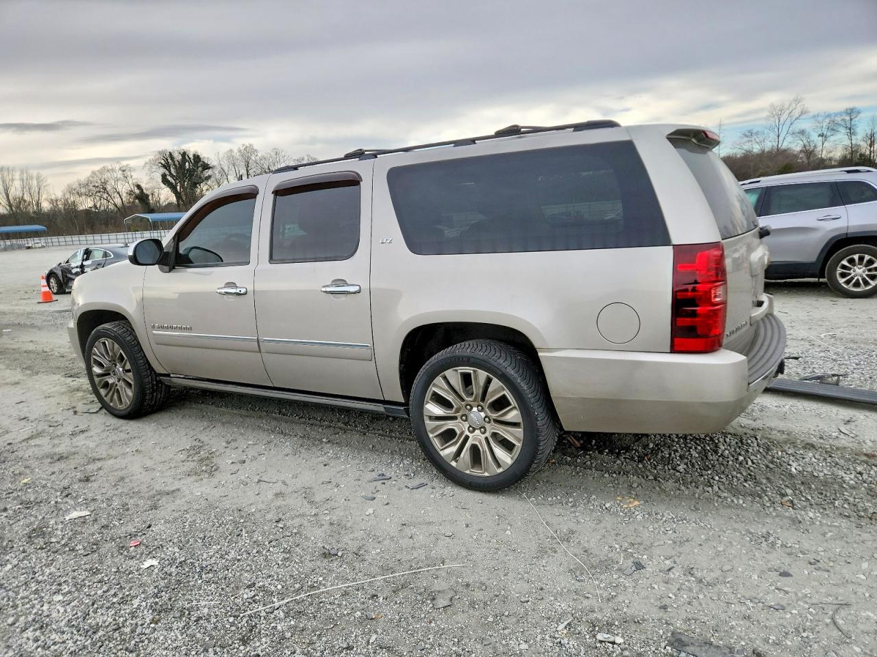 2009 CHEVROLET SUBURBAN K1500 LTZ photo 4
