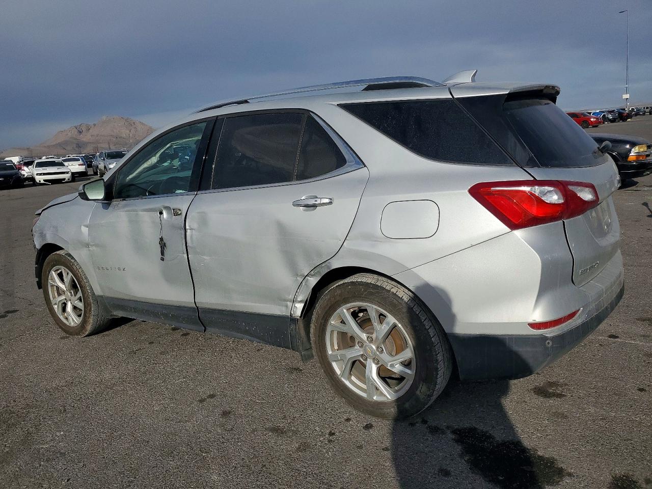 2018 CHEVROLET EQUINOX PREMIER photo 2