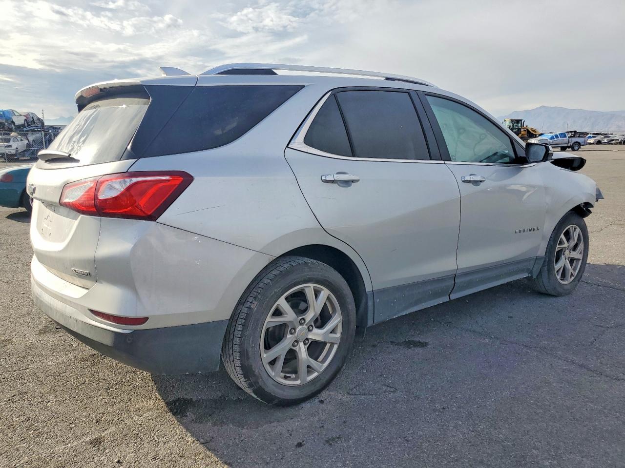 2018 CHEVROLET EQUINOX PREMIER photo 3