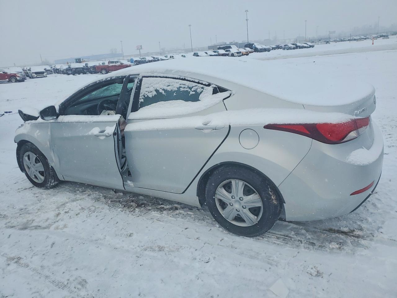 2016 HYUNDAI ELANTRA SE photo 2