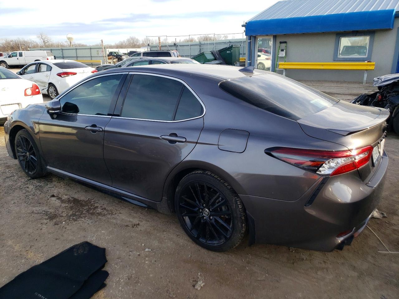 2022 TOYOTA CAMRY XSE photo 2