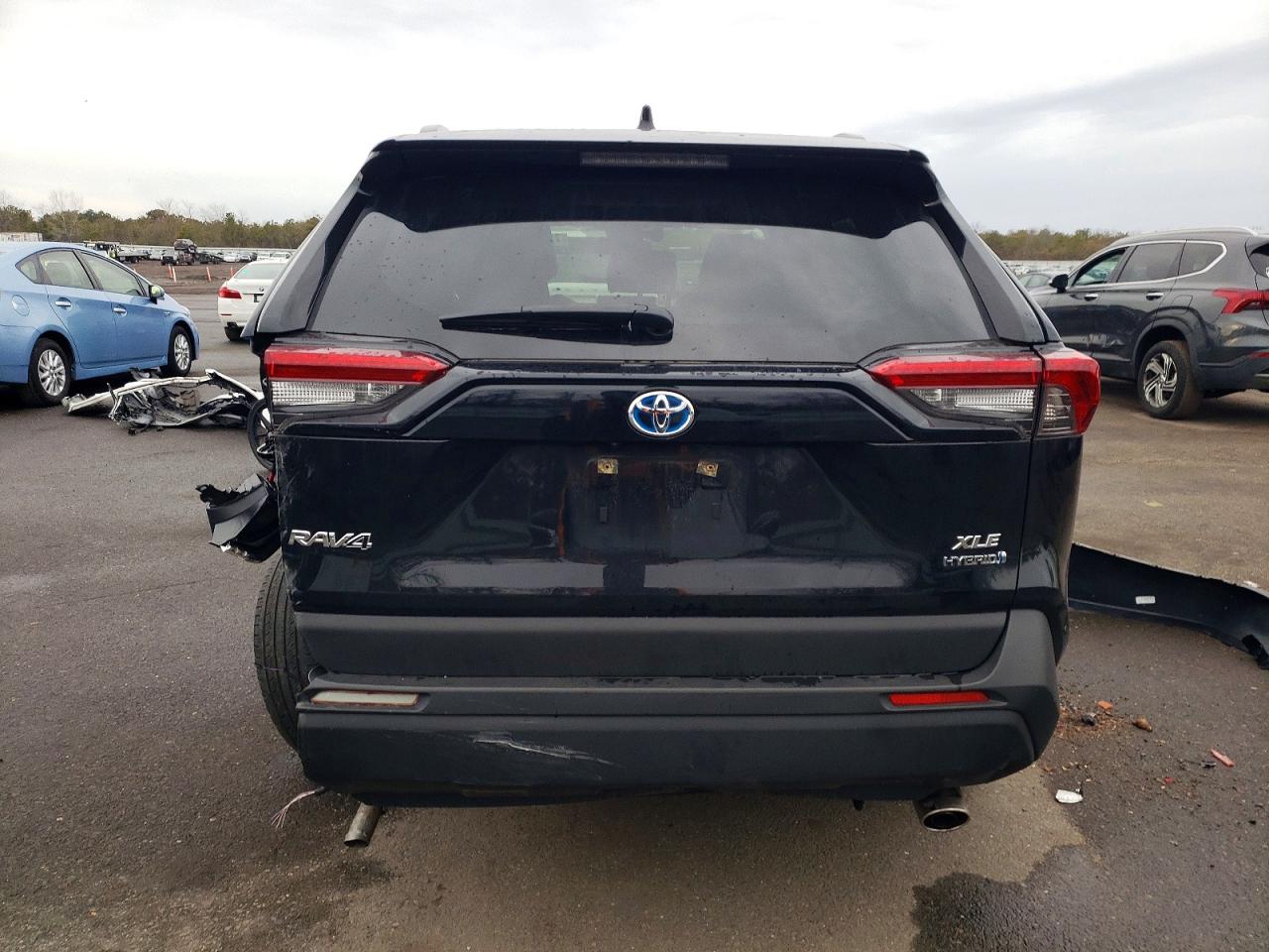 2024 TOYOTA RAV4 XLE photo 11
