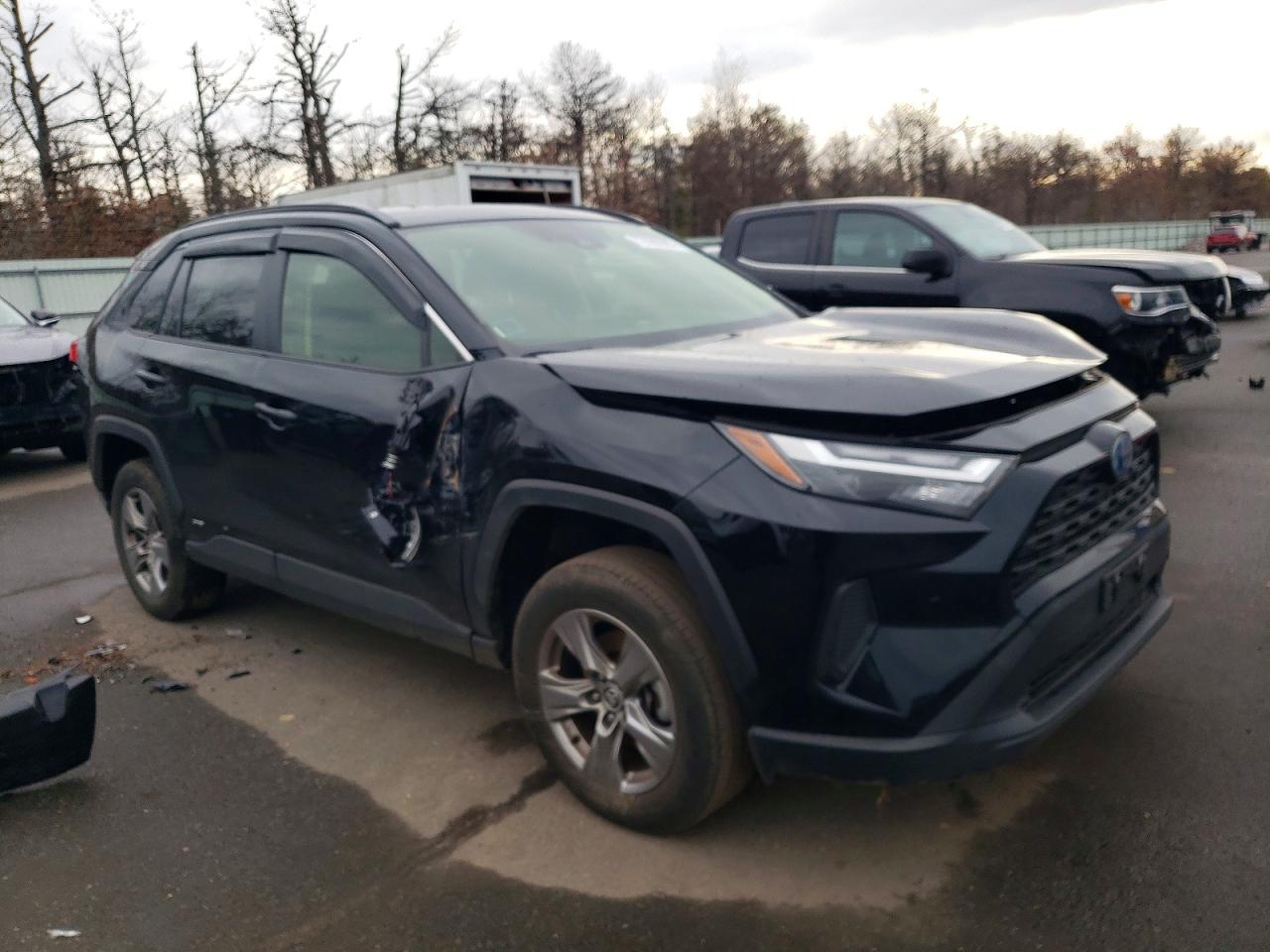 2024 TOYOTA RAV4 XLE photo 7
