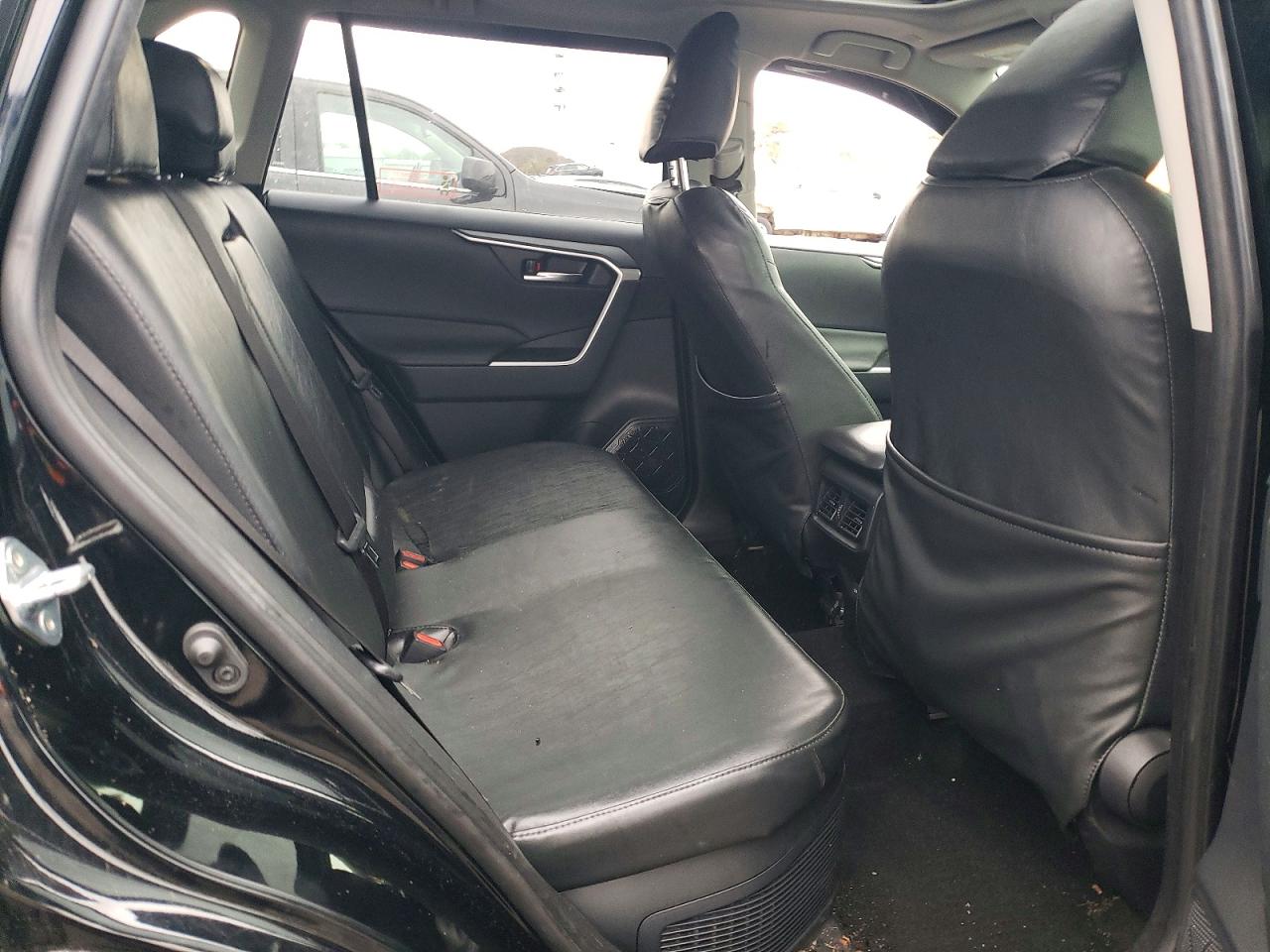 2024 TOYOTA RAV4 XLE photo 21