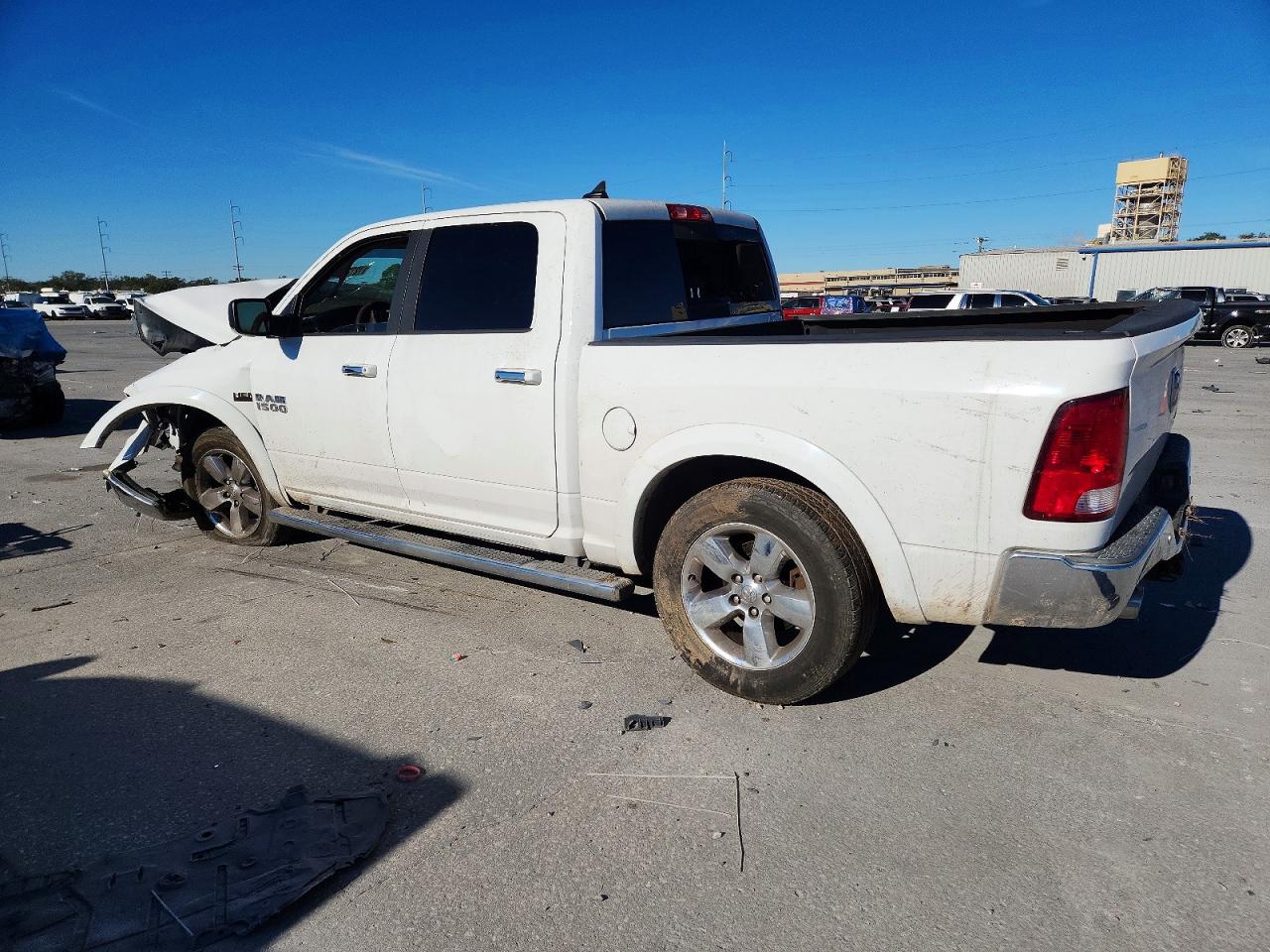 2015 RAM 1500 SLT photo 3