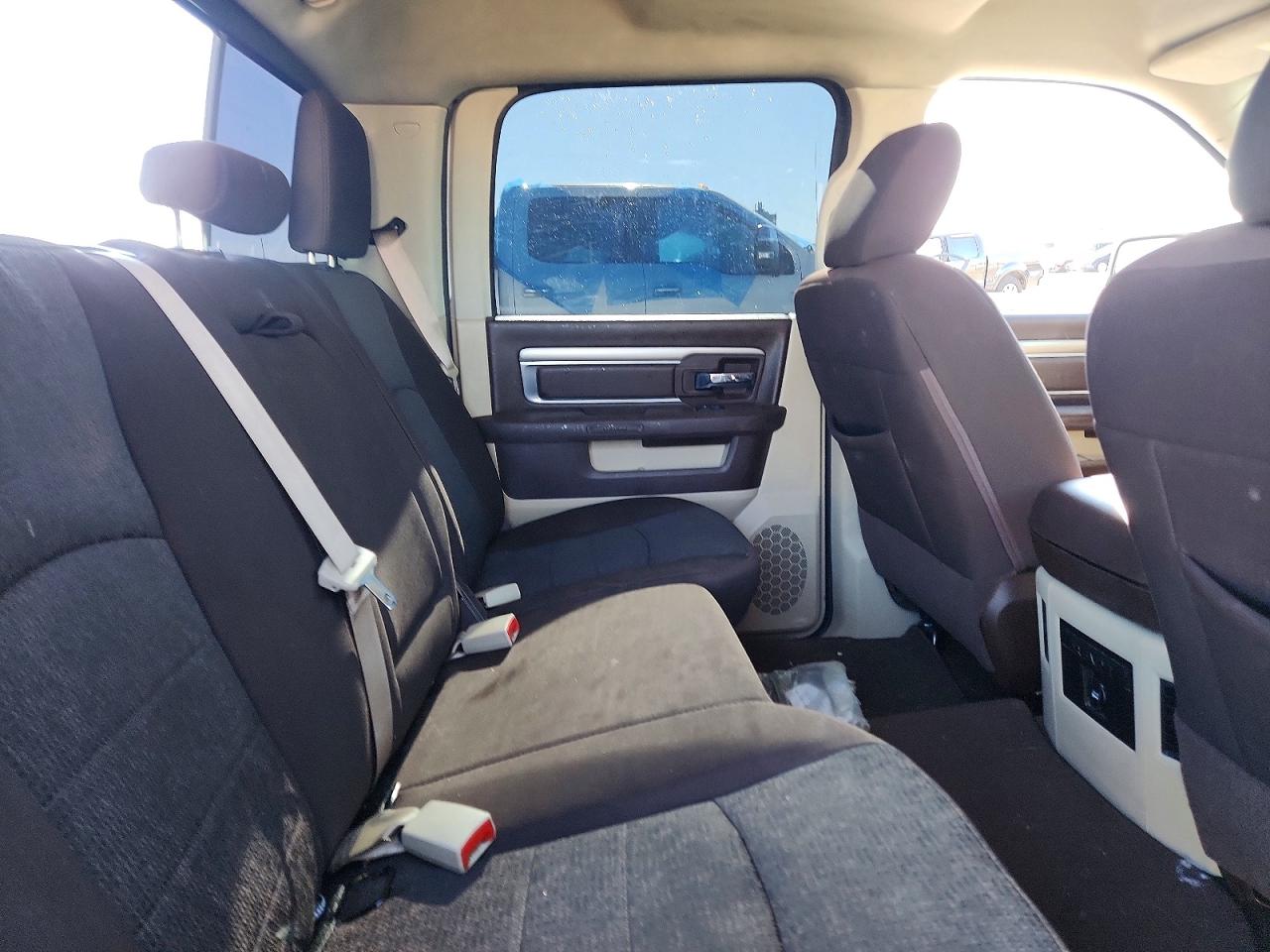 2015 RAM 1500 SLT photo 19