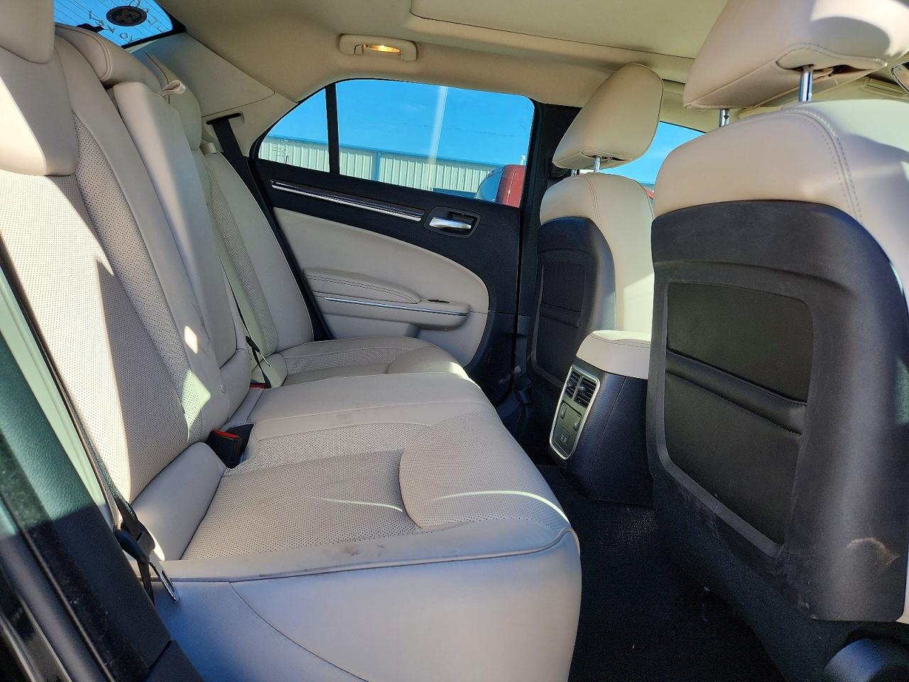 2019 CHRYSLER 300 LIMITED photo 10