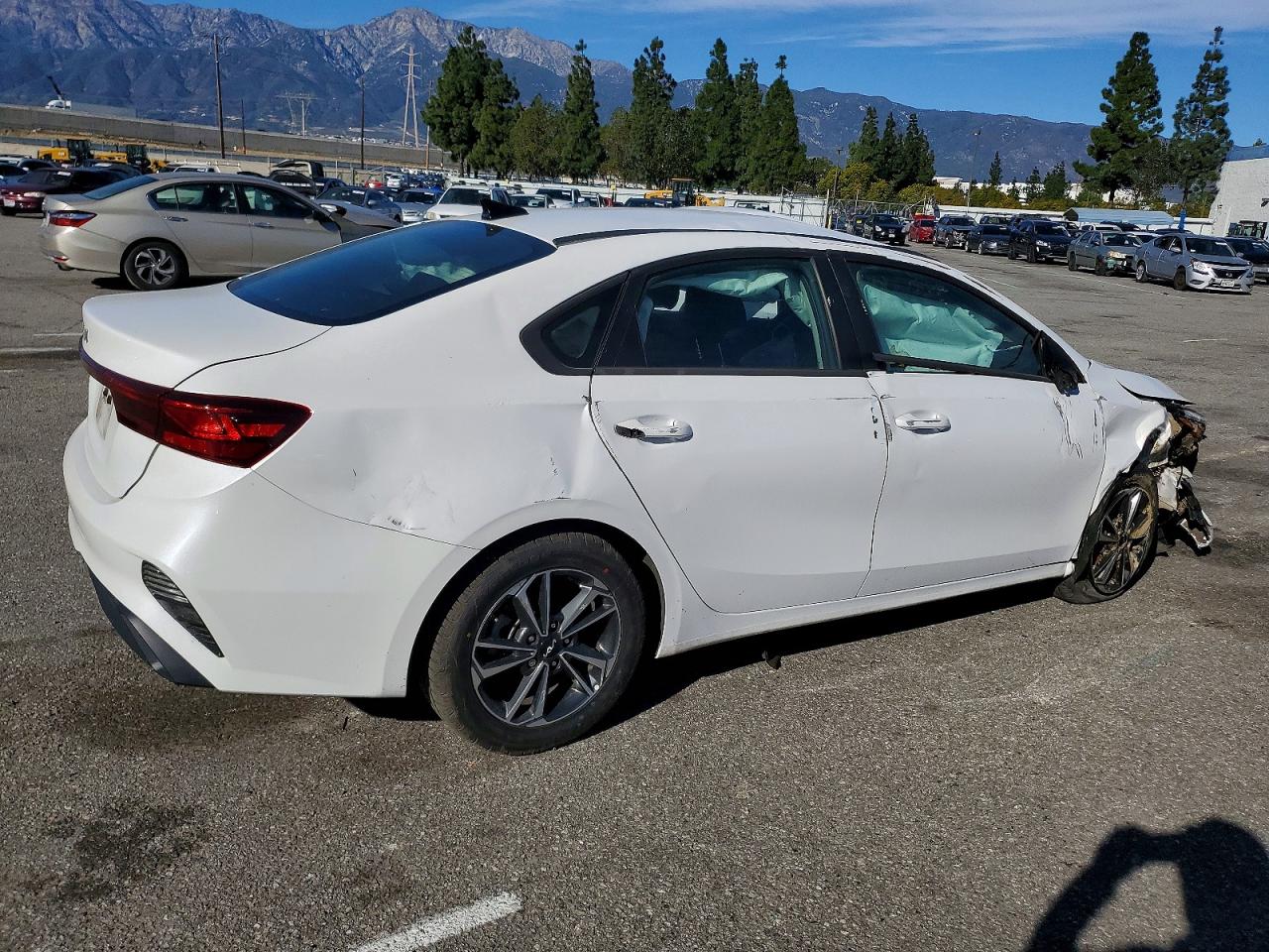 2024 KIA FORTE LXS photo 3