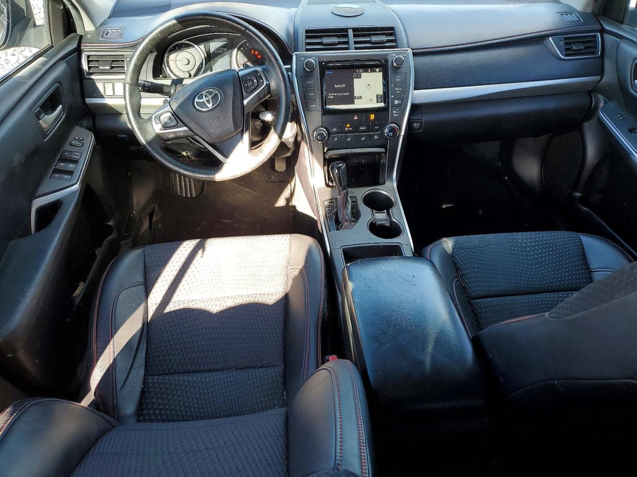 2015 TOYOTA CAMRY LE photo 15