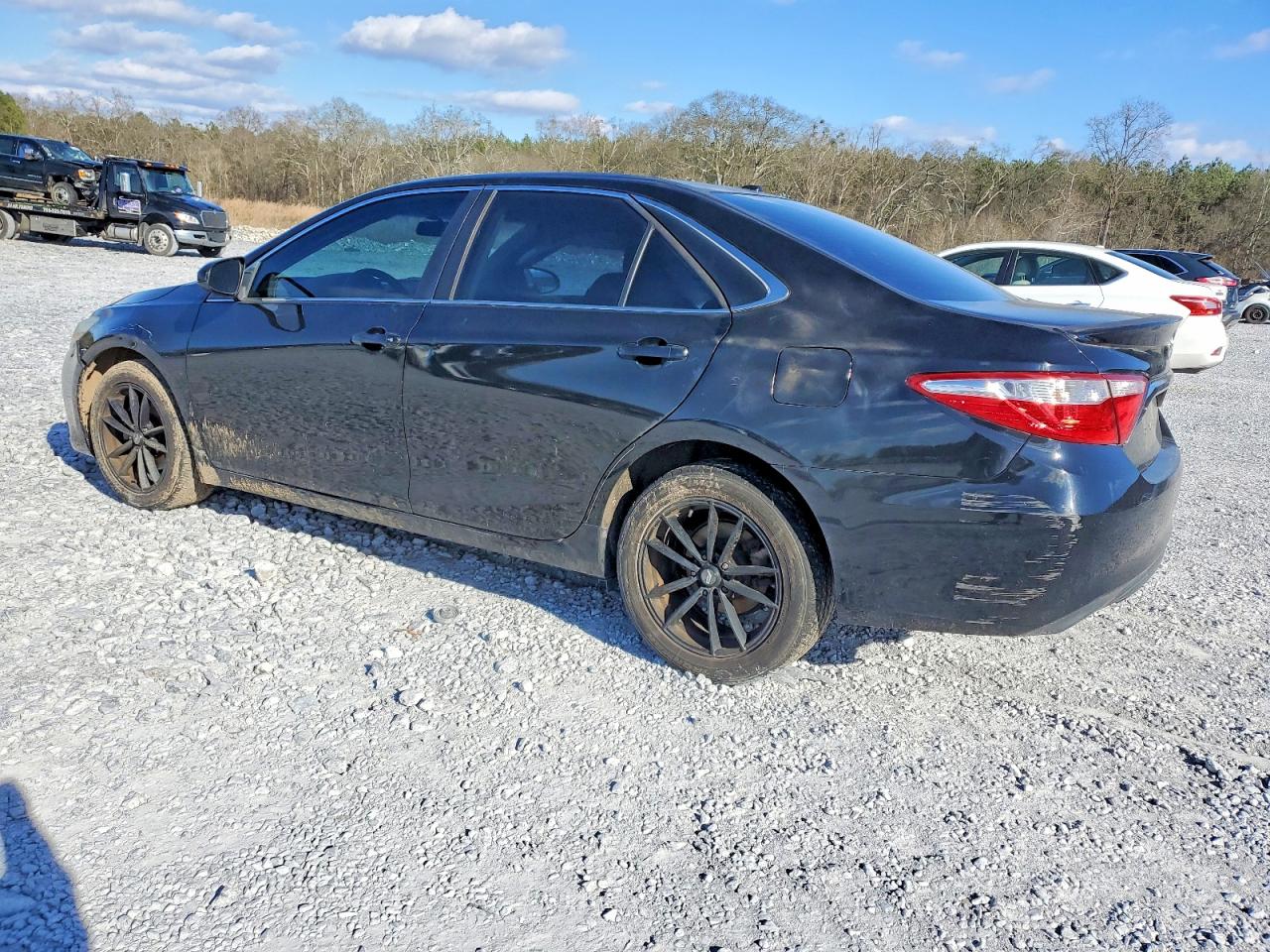 2015 TOYOTA CAMRY LE photo 3