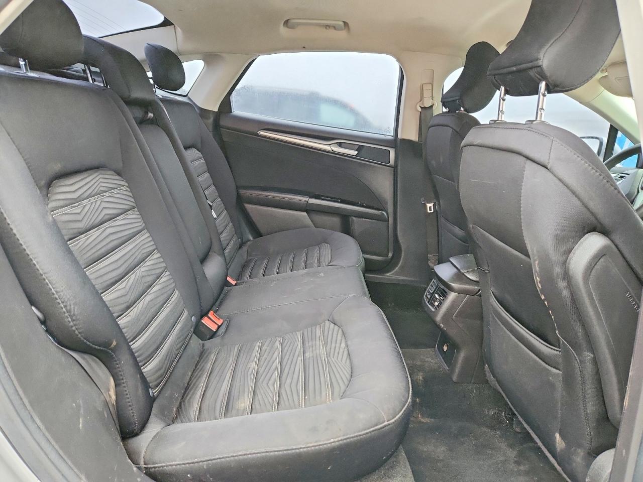 2016 FORD FUSION SE photo 28