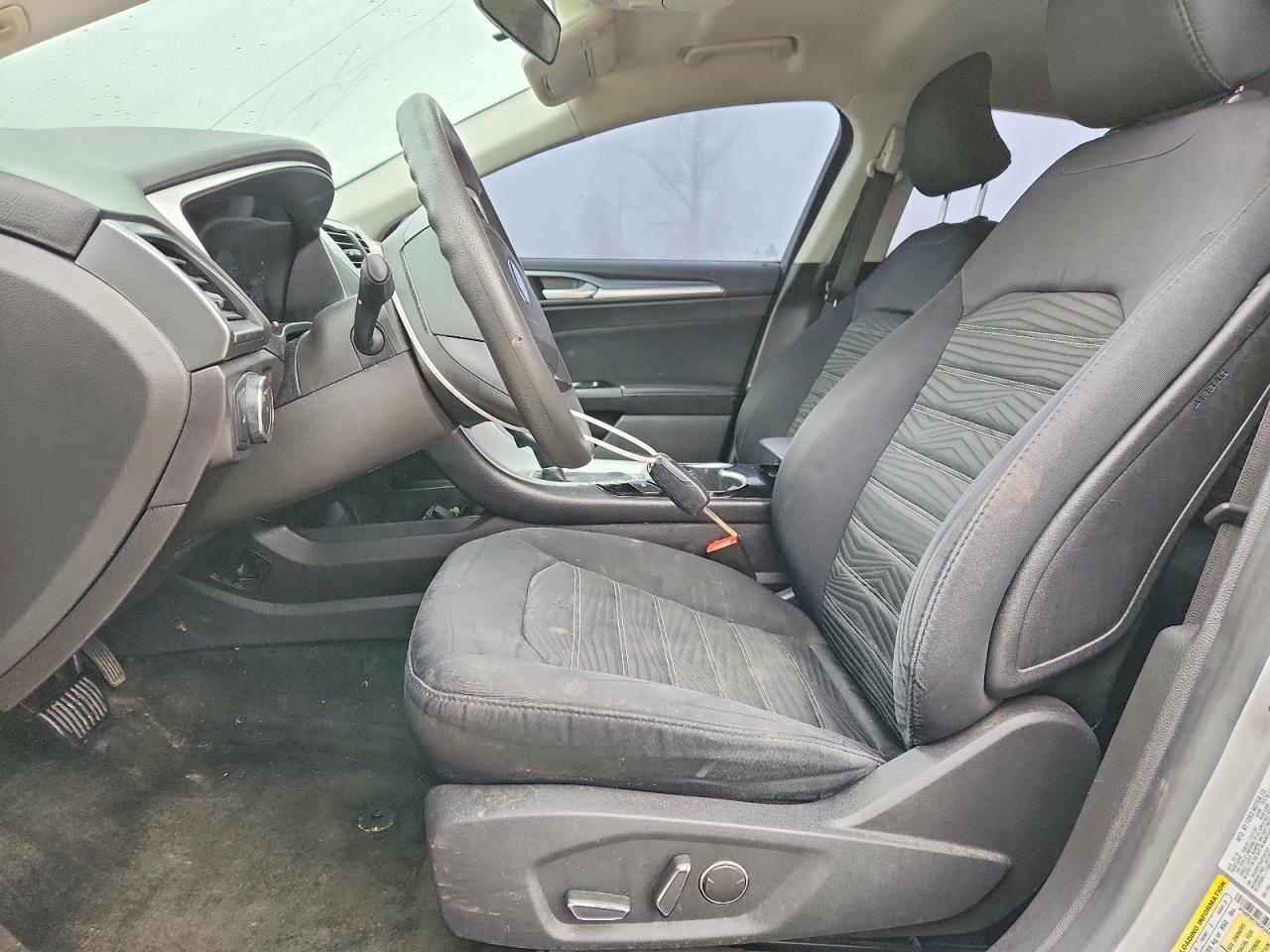 2016 FORD FUSION SE photo 19