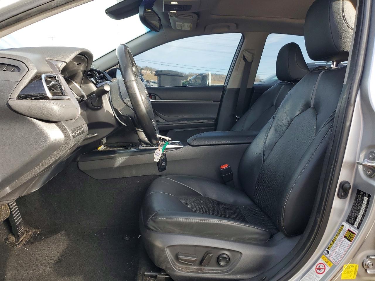 2018 TOYOTA CAMRY XSE photo 19