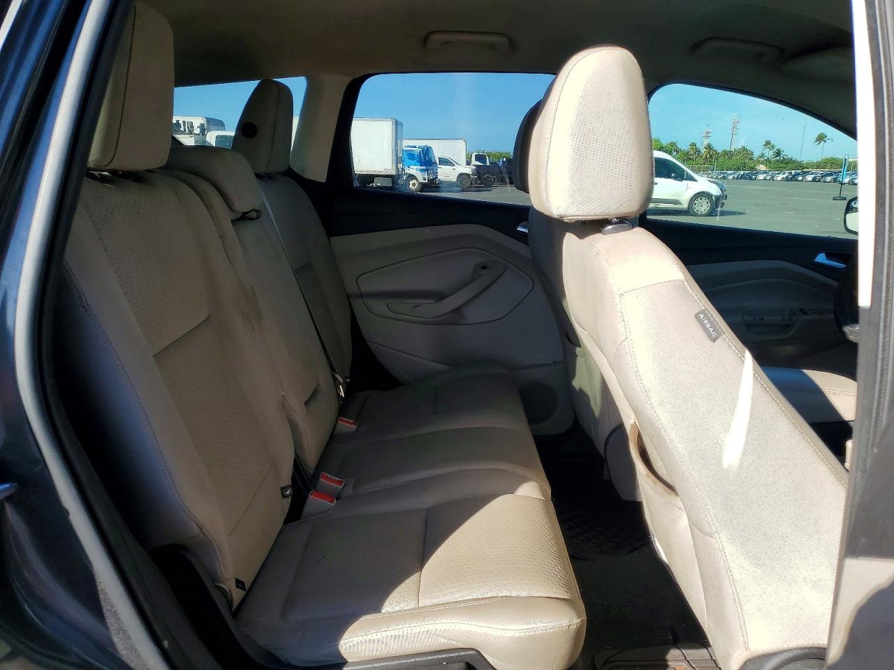 2017 FORD ESCAPE SE photo 31