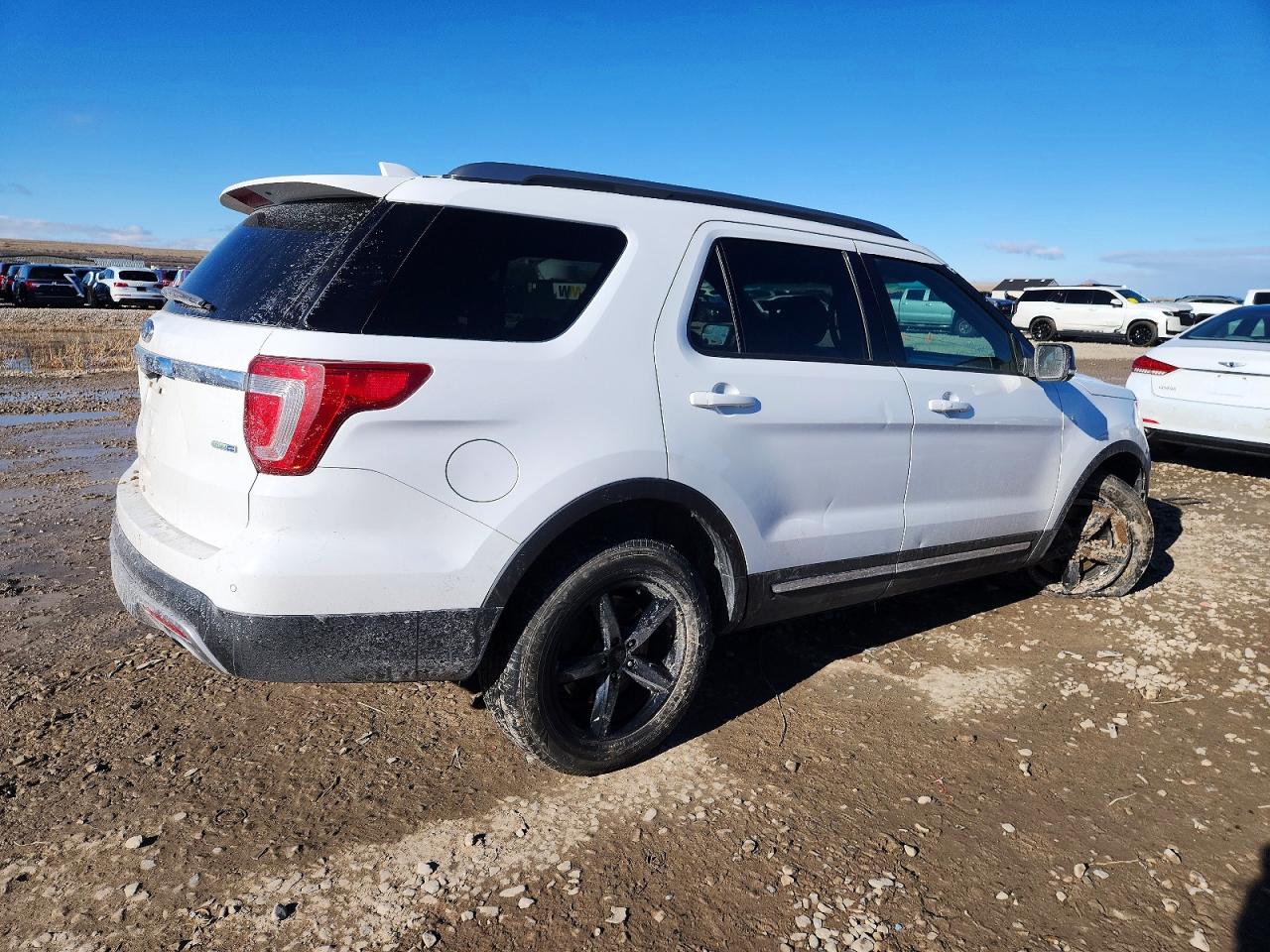 2016 FORD EXPLORER XLT photo 3