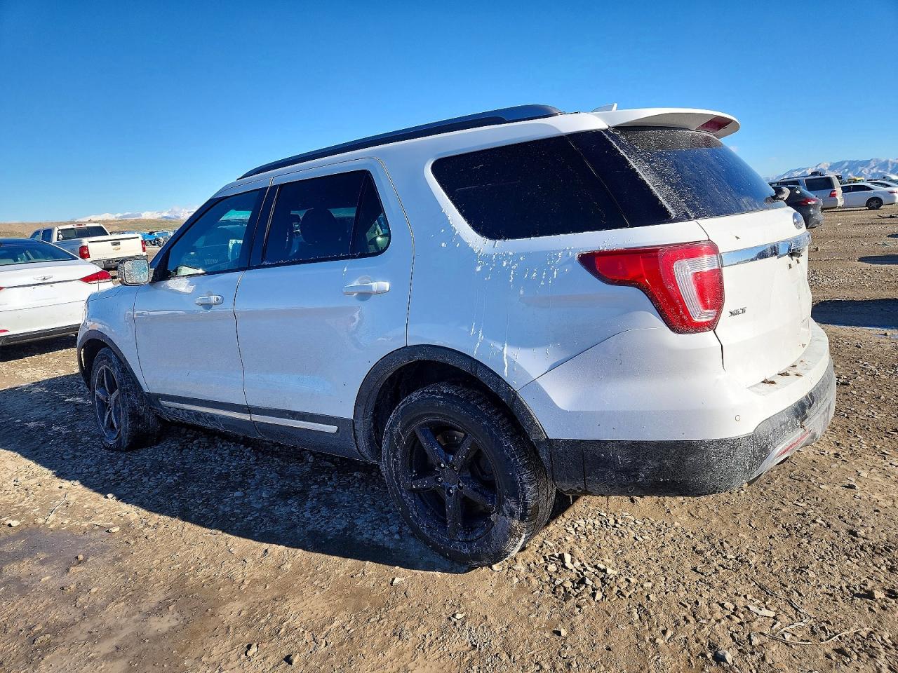 2016 FORD EXPLORER XLT photo 2